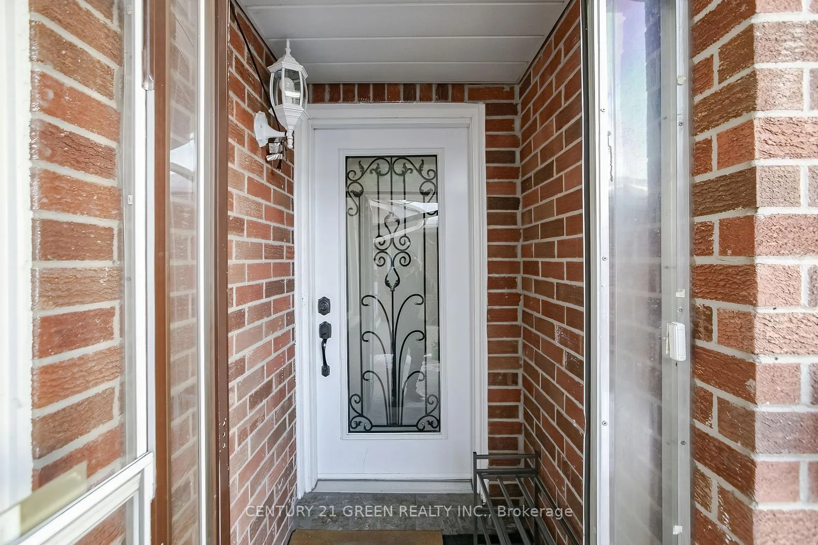 Photo 2 of 231 Murray Street, Brampton, Brampton West — HOMEH
