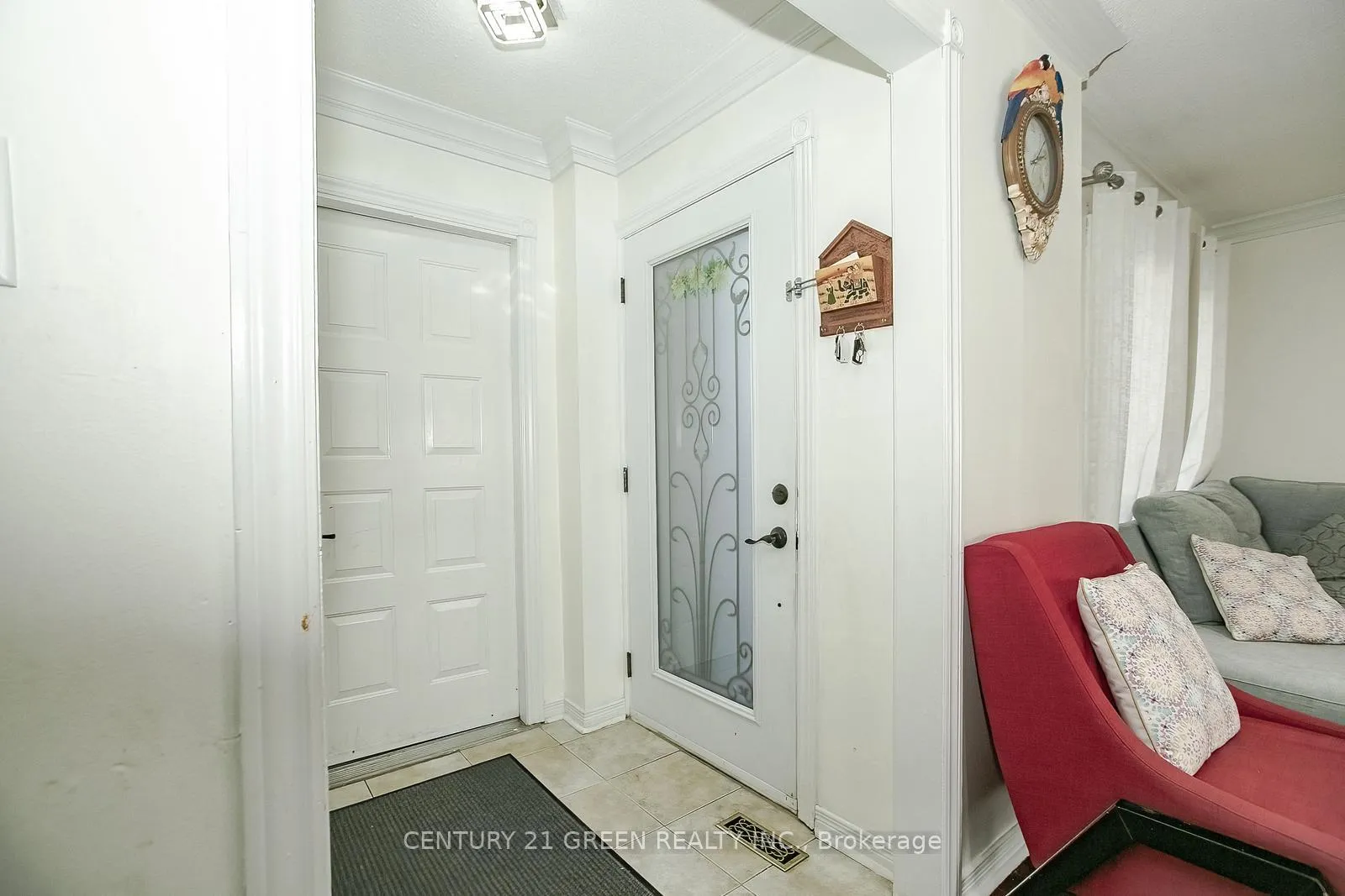 Photo 4 of 231 Murray Street, Brampton, Brampton West — HOMEH