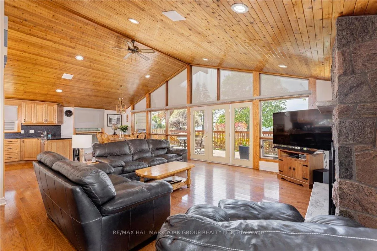 Photo 17 of 229 Lake Drive N, Georgina, Historic Lakeshore Communities — HOMEH