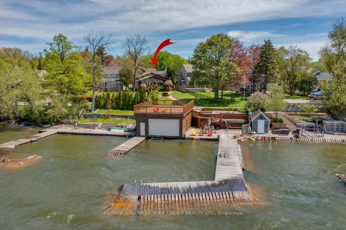 Photo of 229 Lake Drive N