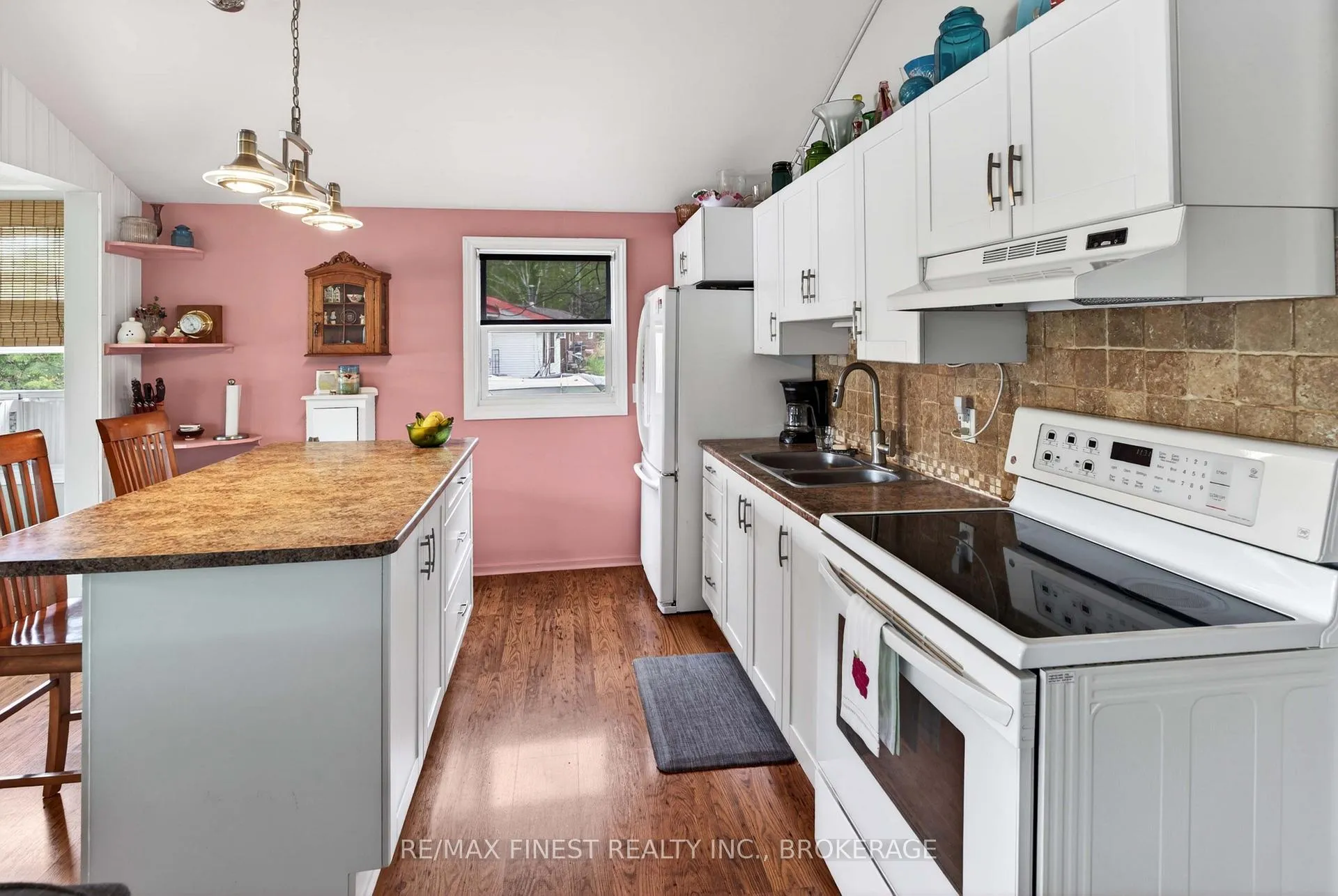 Photo 24 of 19 Gull Bay Lane, Frontenac, Frontenac South — HOMEH