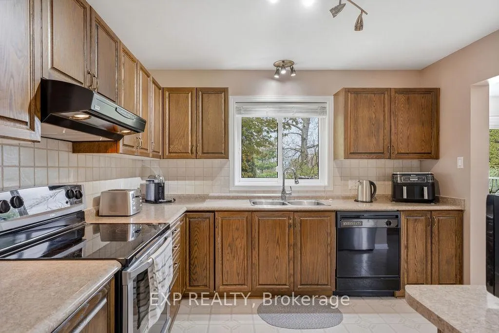 Photo 14 of 1536 Michaelsem Street, Ottawa, Chateauneuf — HOMEH