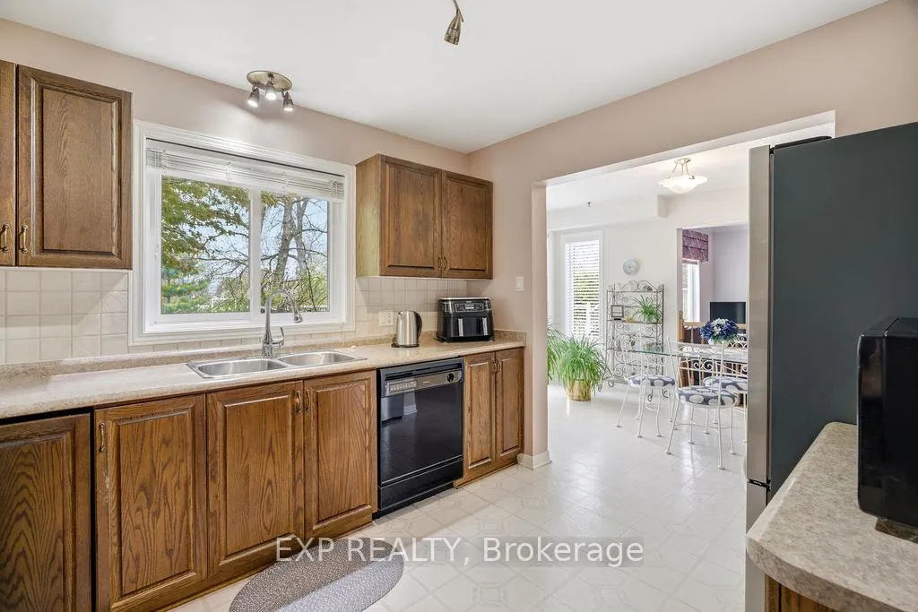 Photo 17 of 1536 Michaelsem Street, Ottawa, Chateauneuf — HOMEH