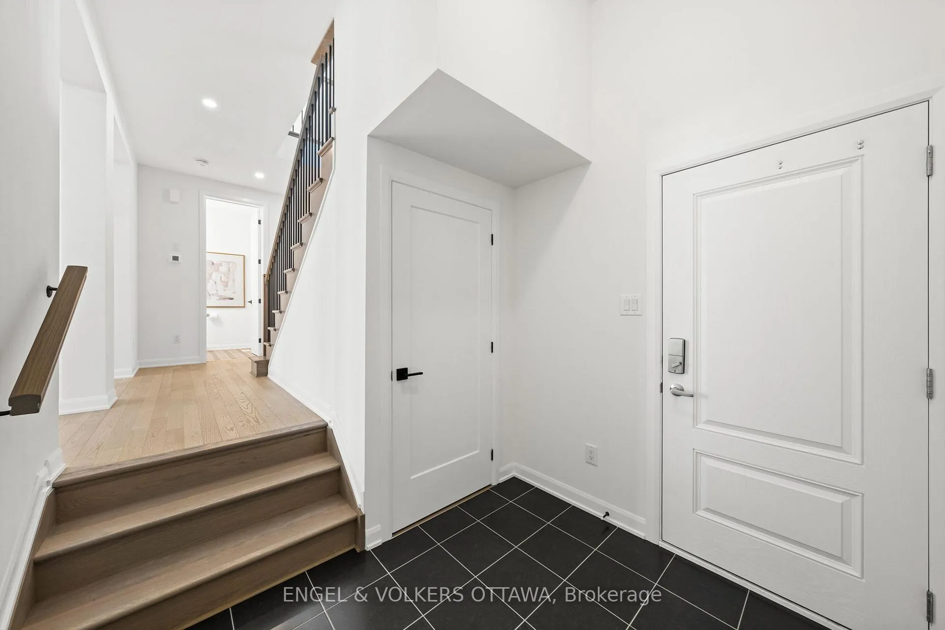 Photo 23 of 612 Ribbon Street, Ottawa, Mahogany Community — HOMEH