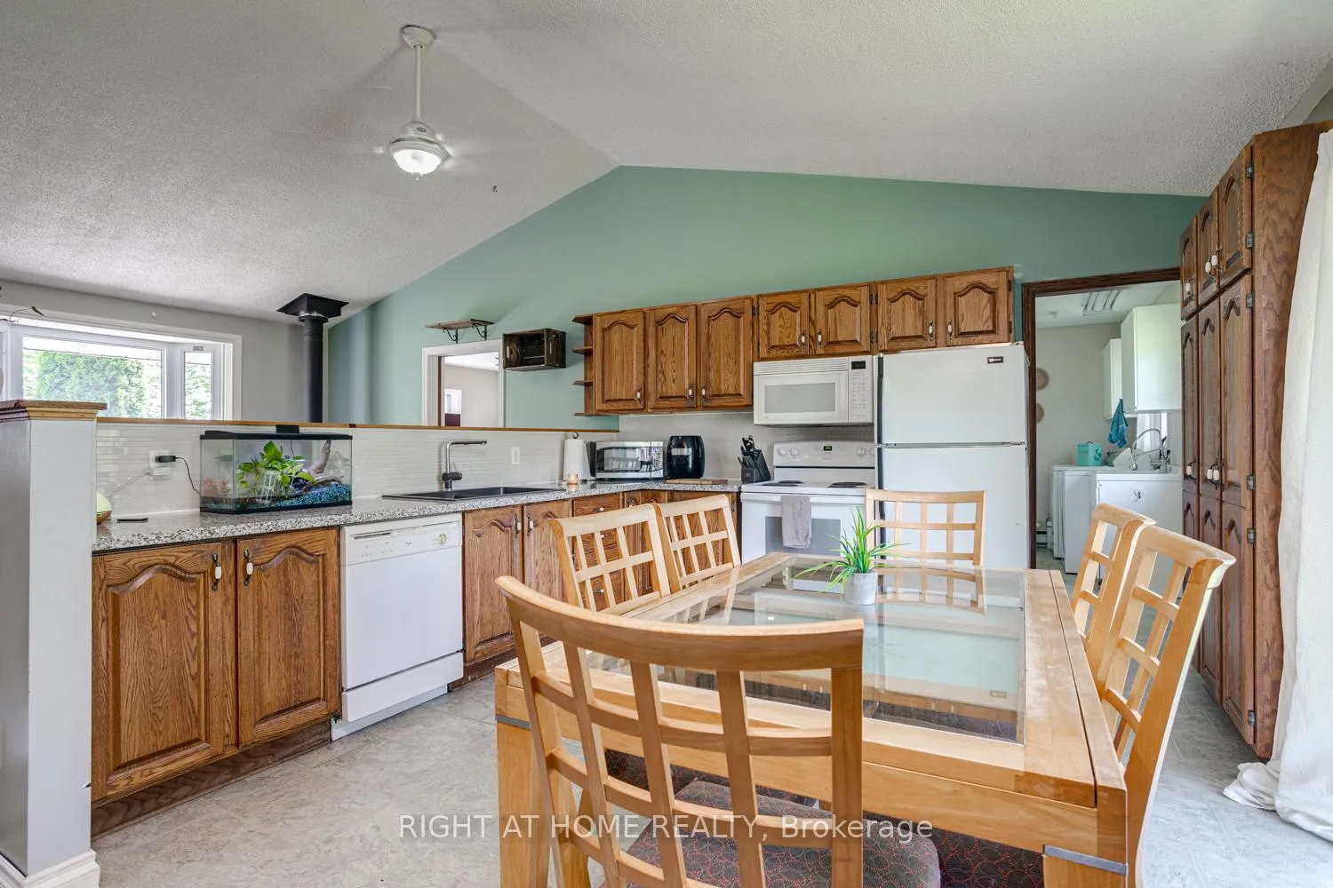 Photo 4 of 2903 Pine Point Road, Scugog, Port Perry — HOMEH