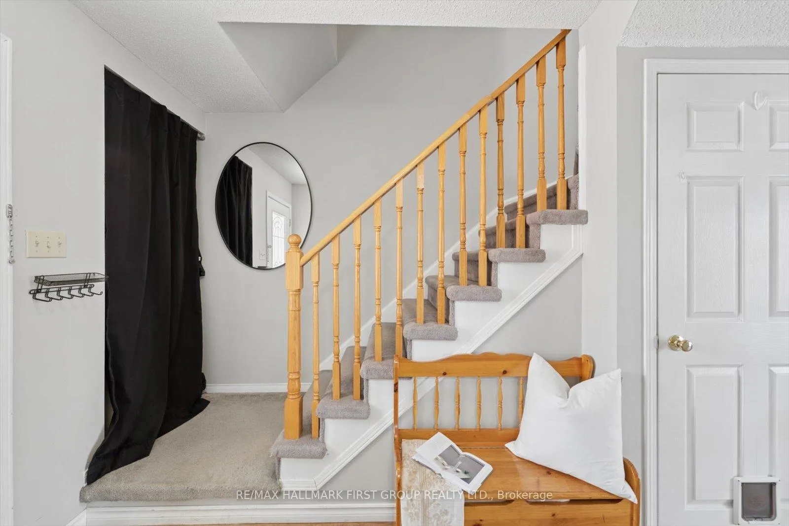 Photo 3 of 95 Vail Meadows Crescent, Clarington, Bowmanville — HOMEH