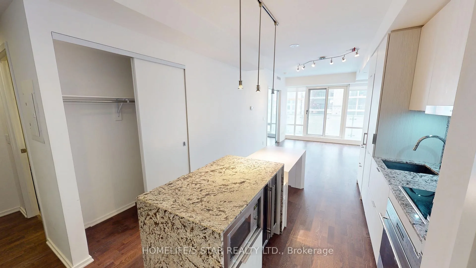 Photo 3 of Unit 4407, 1 Bloor Street E, Toronto, Church-Yonge Corridor — HOMEH