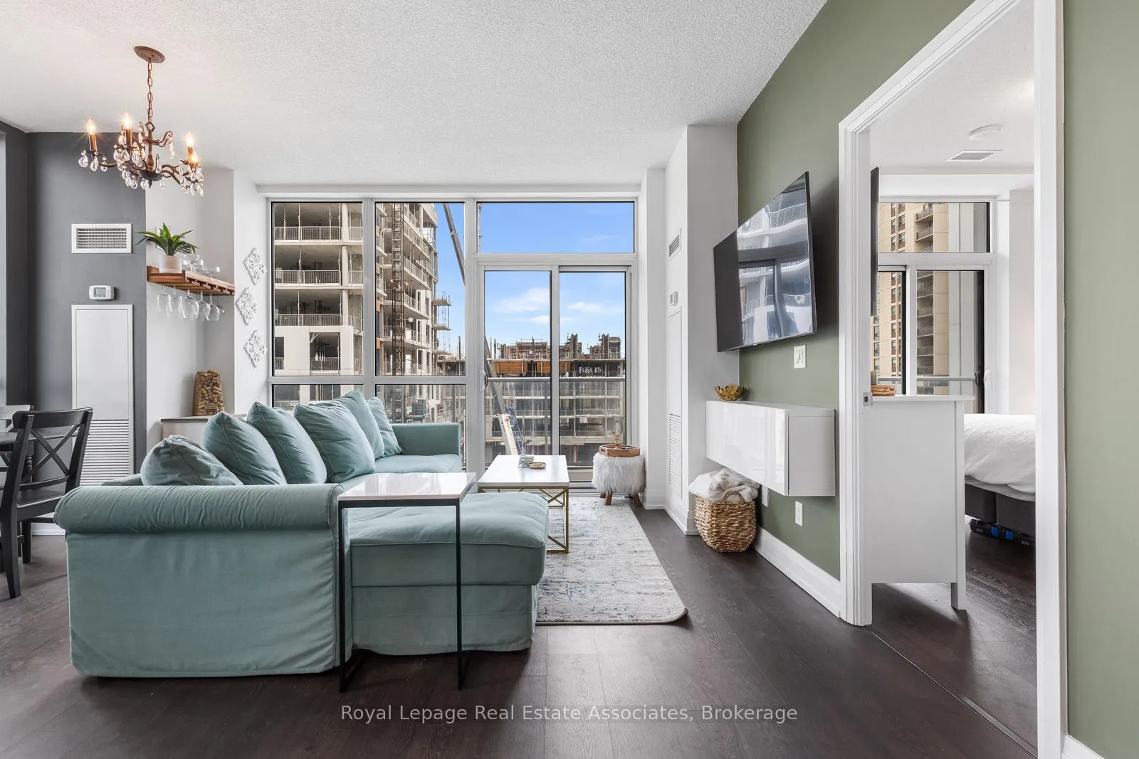 Photo 4 of Unit 503, 65 Speers Road, Oakville, Central — HOMEH