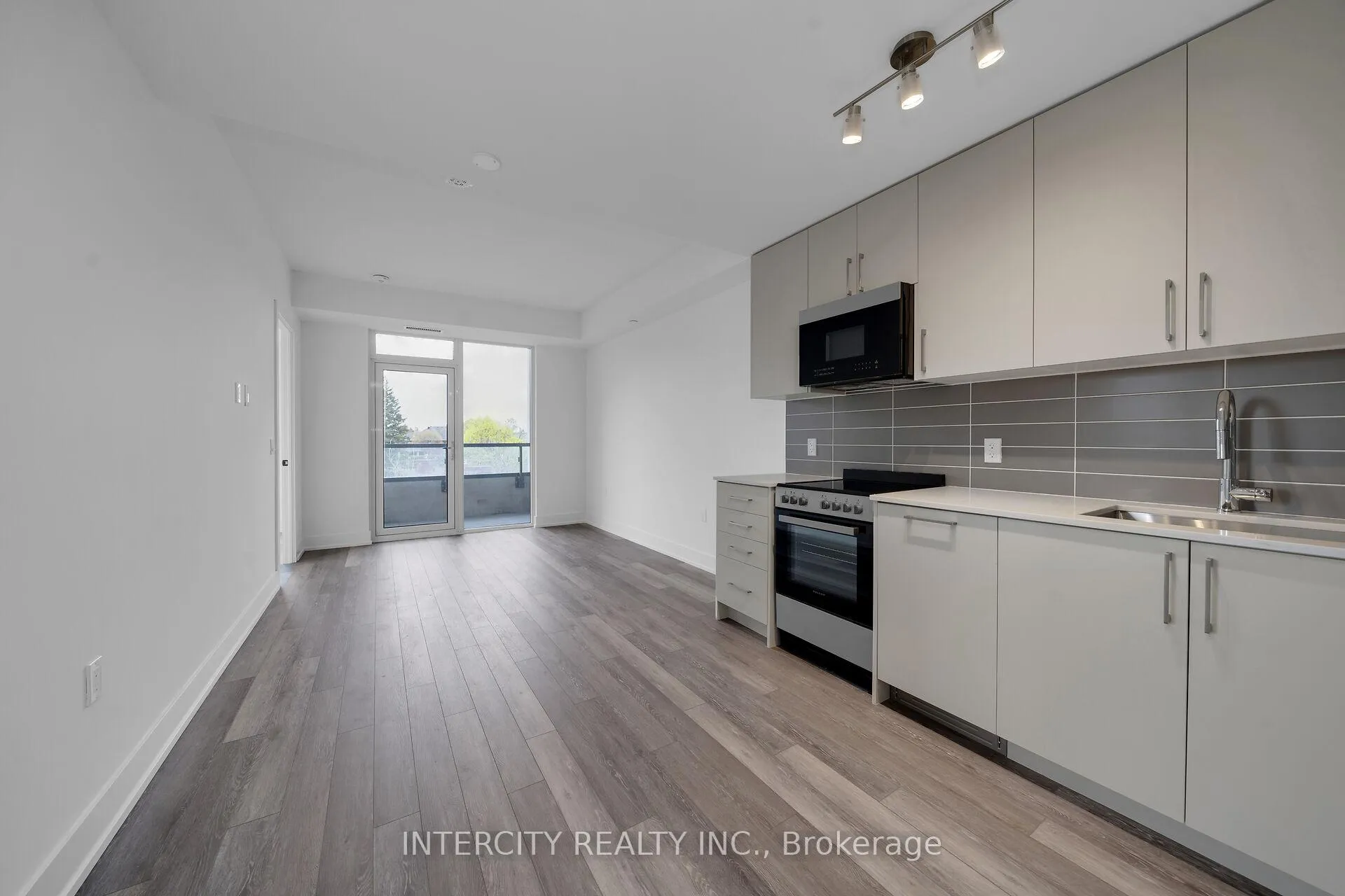 Photo 10 of Unit 316, 2075 King Road, King, King City — HOMEH