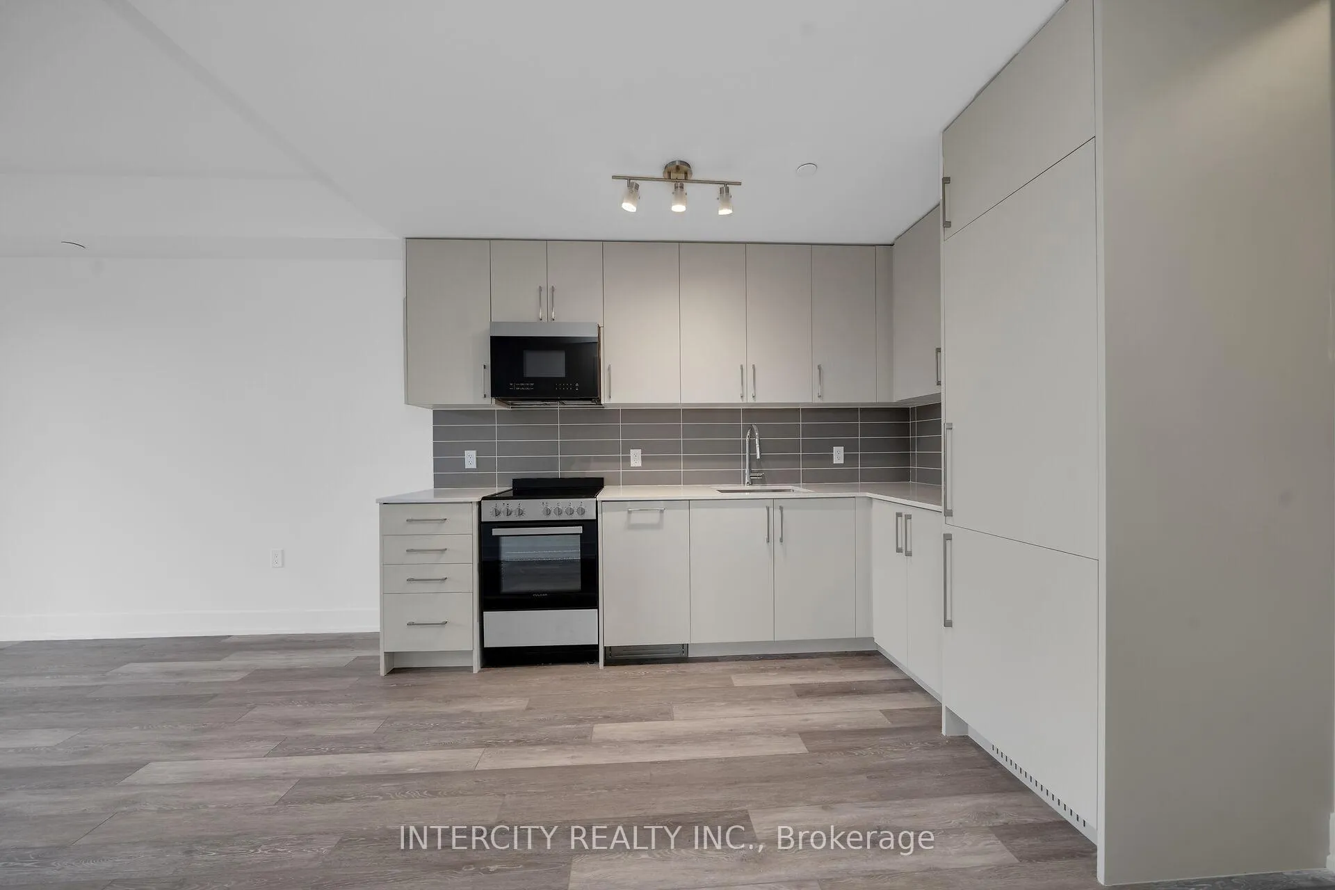 Photo 11 of Unit 316, 2075 King Road, King, King City — HOMEH