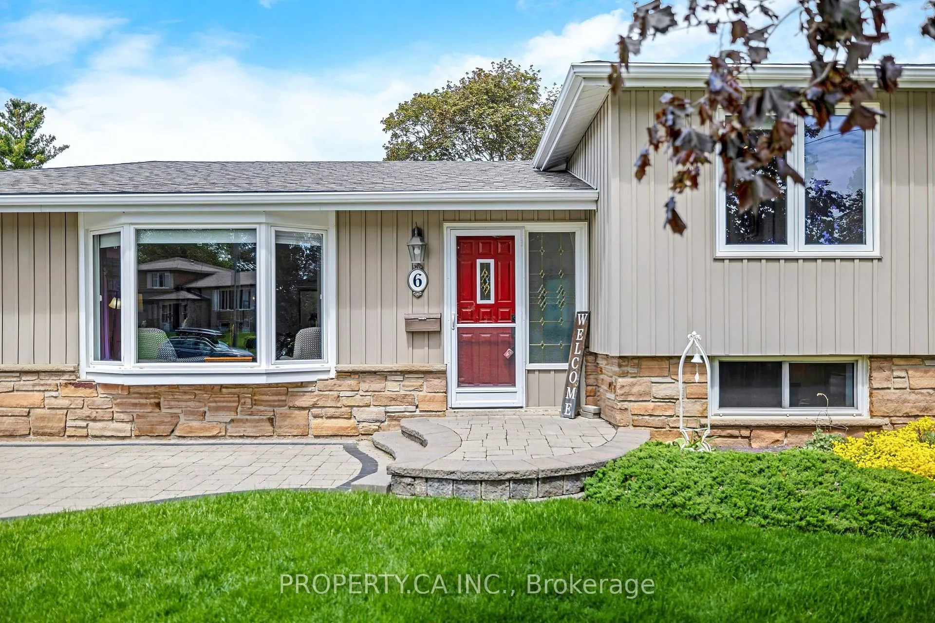 Photo 3 of 6 Uplands Court, Halton Hills, Georgetown — HOMEH