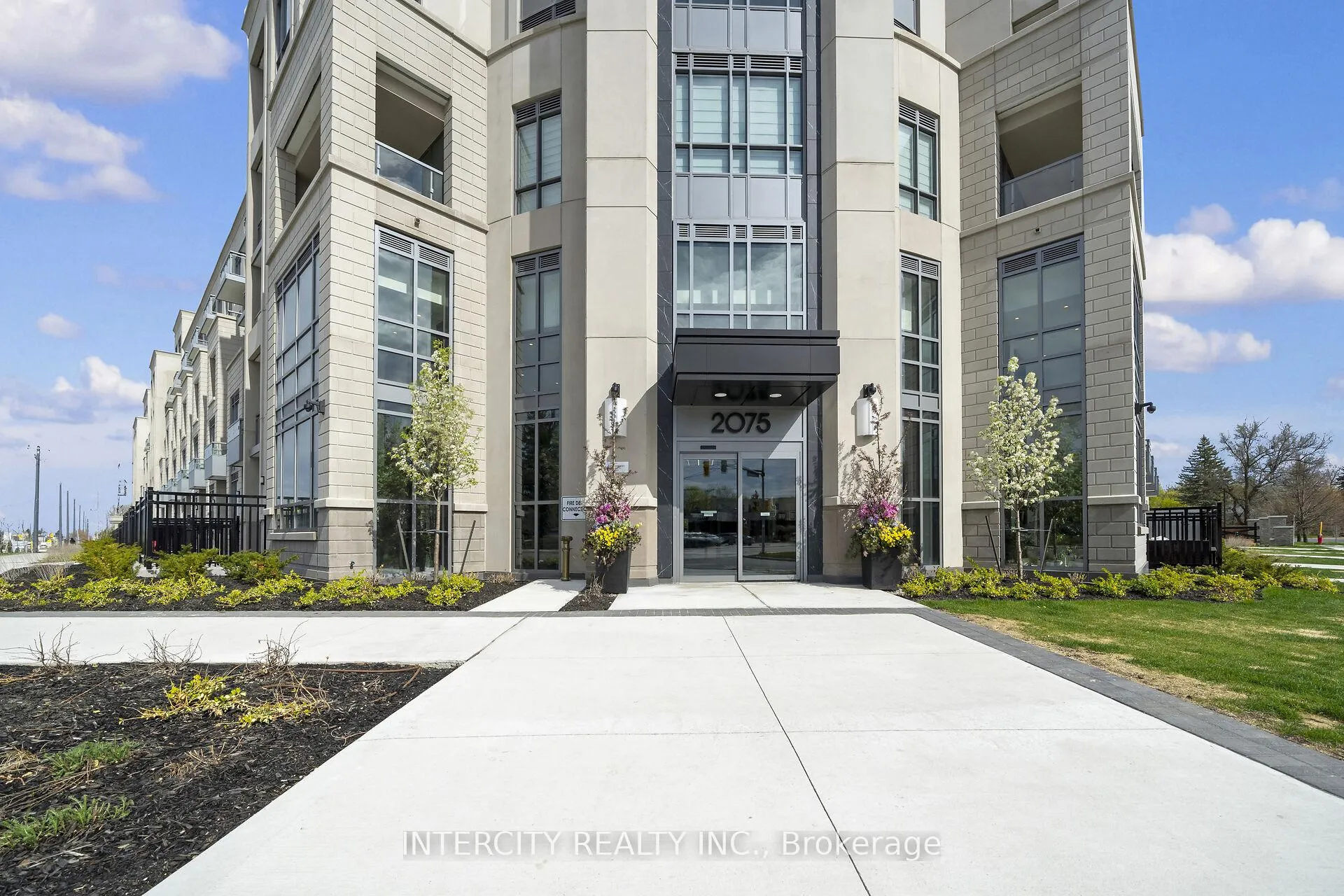 Photo 2 of Unit 321, 2075 King Road, King, King City — HOMEH