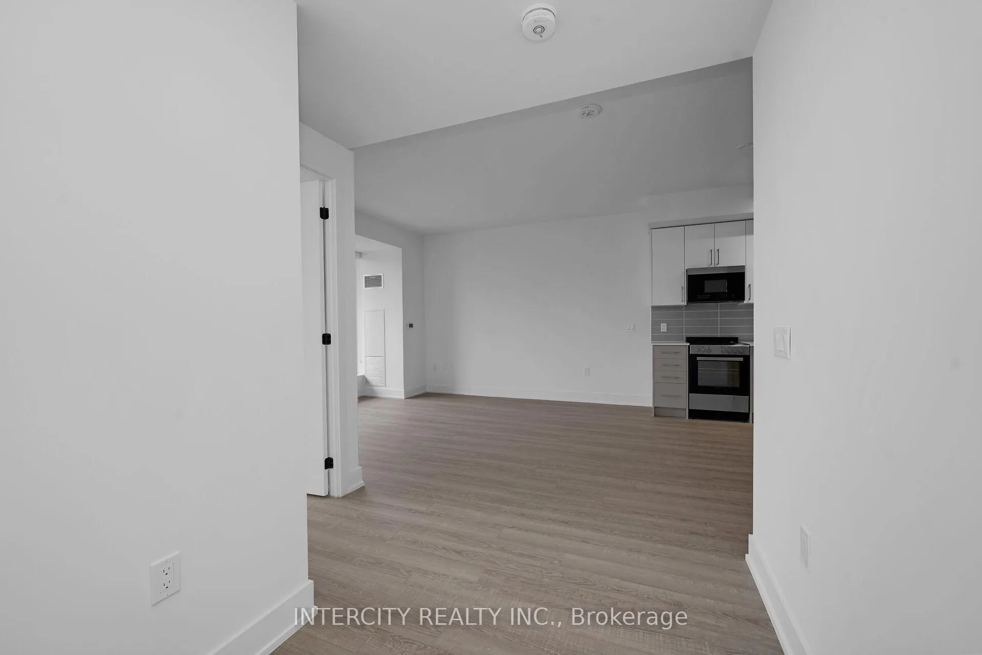 Photo 11 of Unit 321, 2075 King Road, King, King City — HOMEH