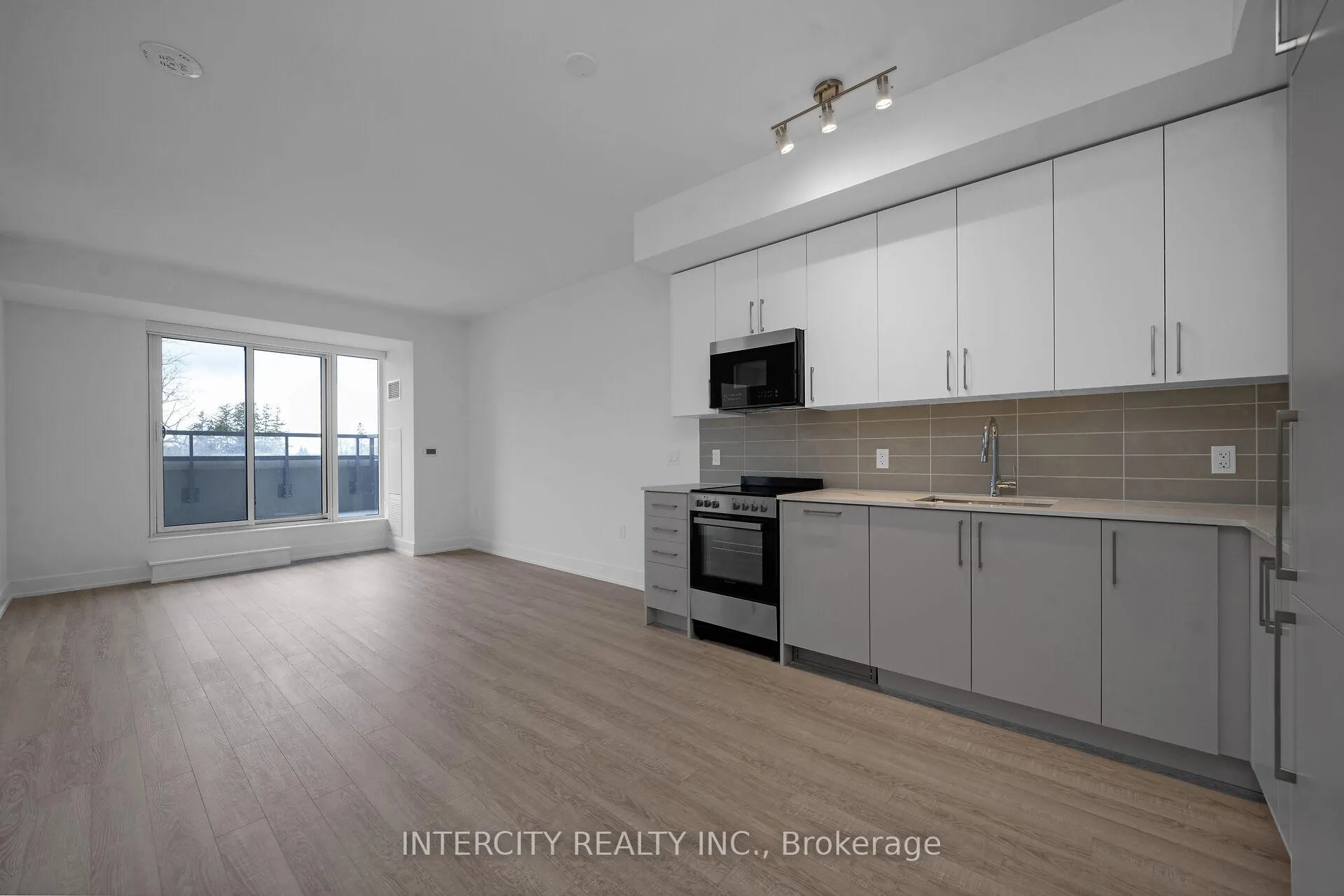 Photo 12 of Unit 321, 2075 King Road, King, King City — HOMEH
