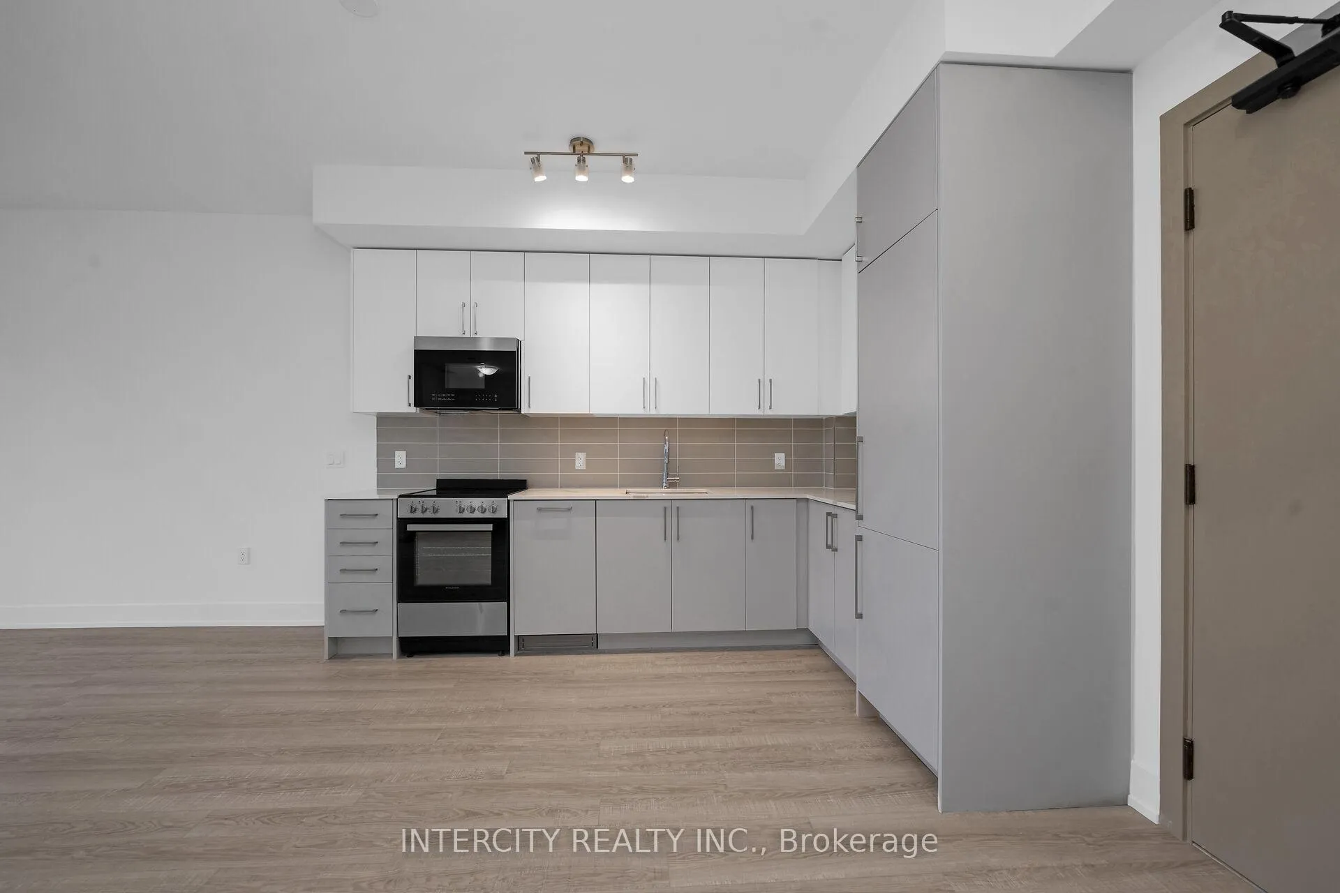 Photo 13 of Unit 321, 2075 King Road, King, King City — HOMEH