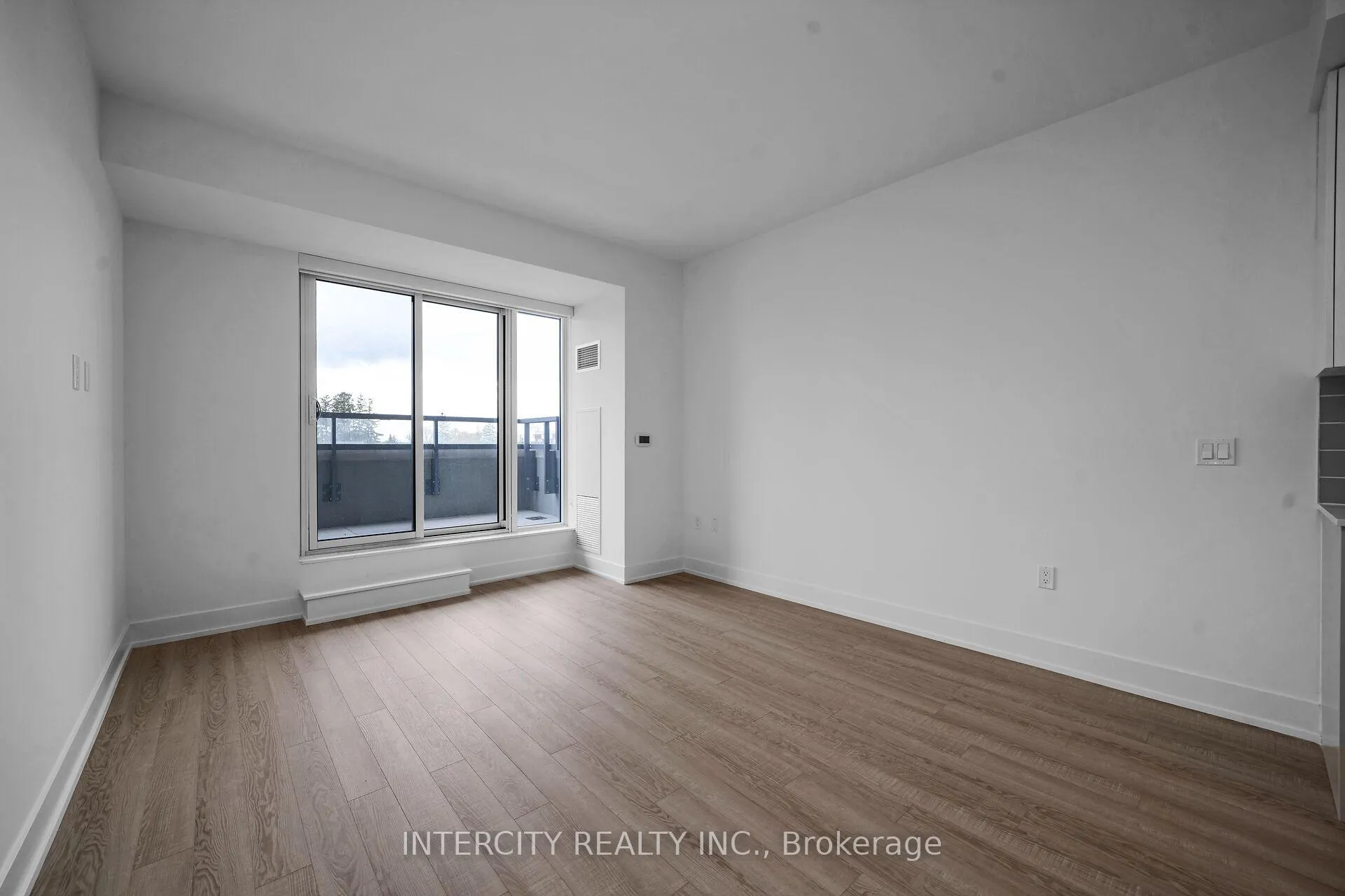 Photo 15 of Unit 321, 2075 King Road, King, King City — HOMEH
