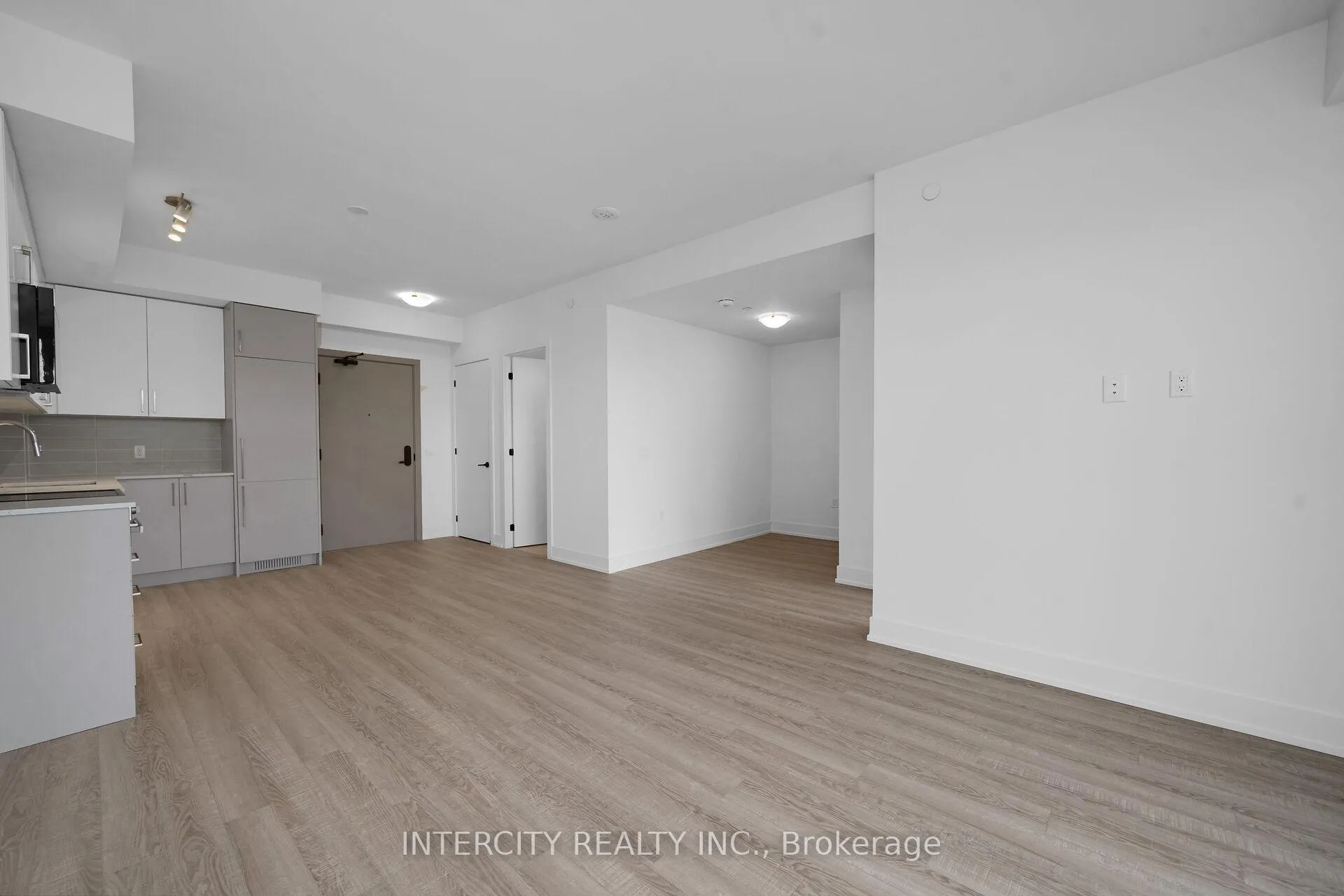 Photo 18 of Unit 321, 2075 King Road, King, King City — HOMEH