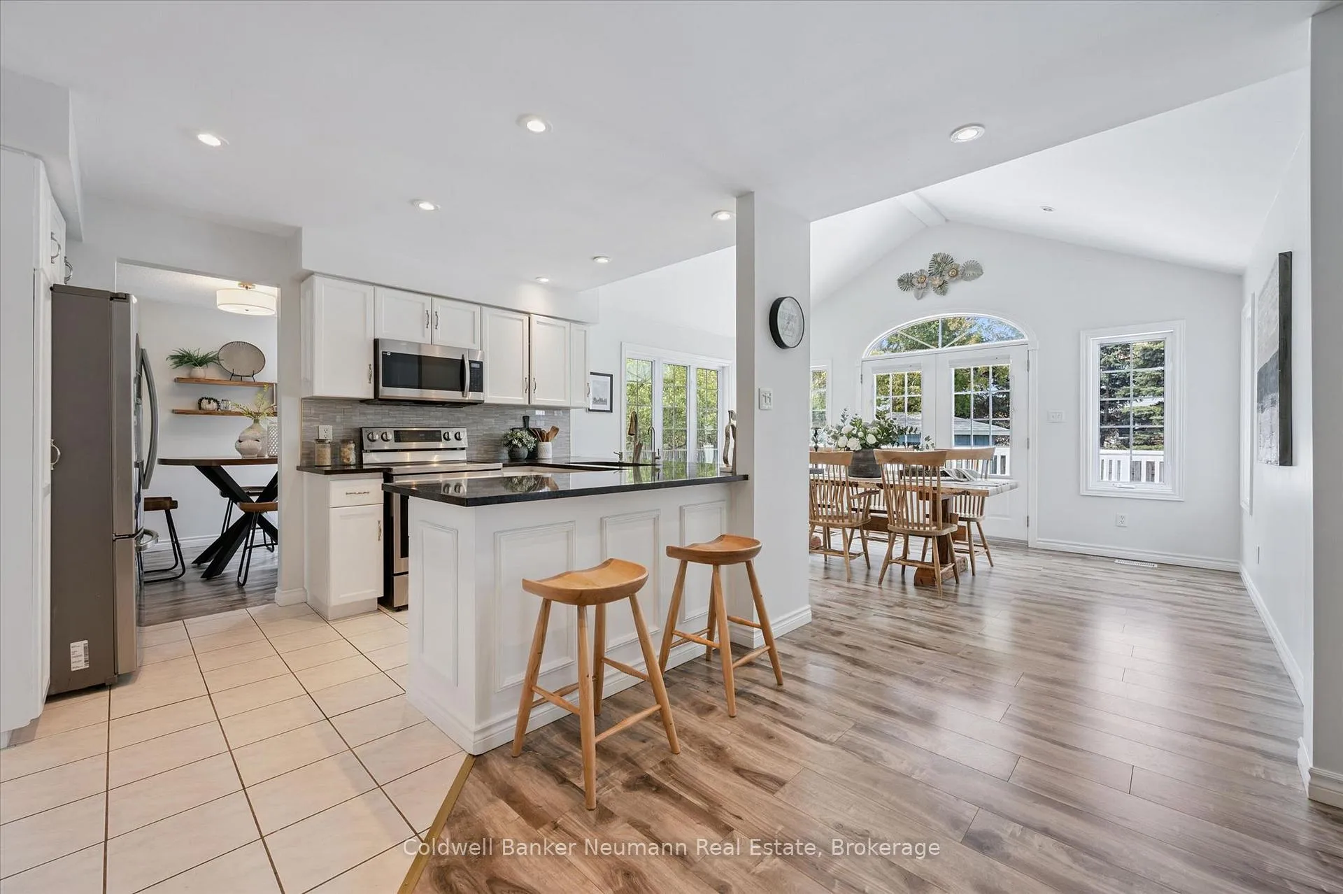 Photo 2 of 22 Sandpiper Drive, Guelph, Kortright Hills — HOMEH