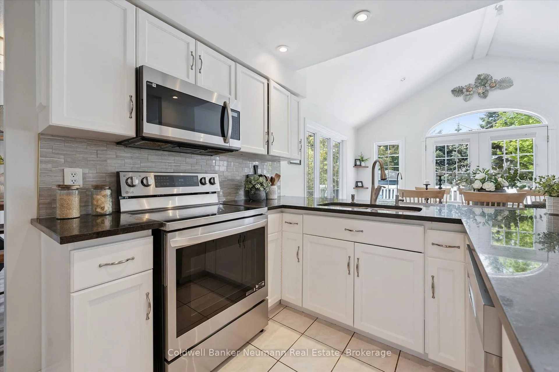 Photo 8 of 22 Sandpiper Drive, Guelph, Kortright Hills — HOMEH