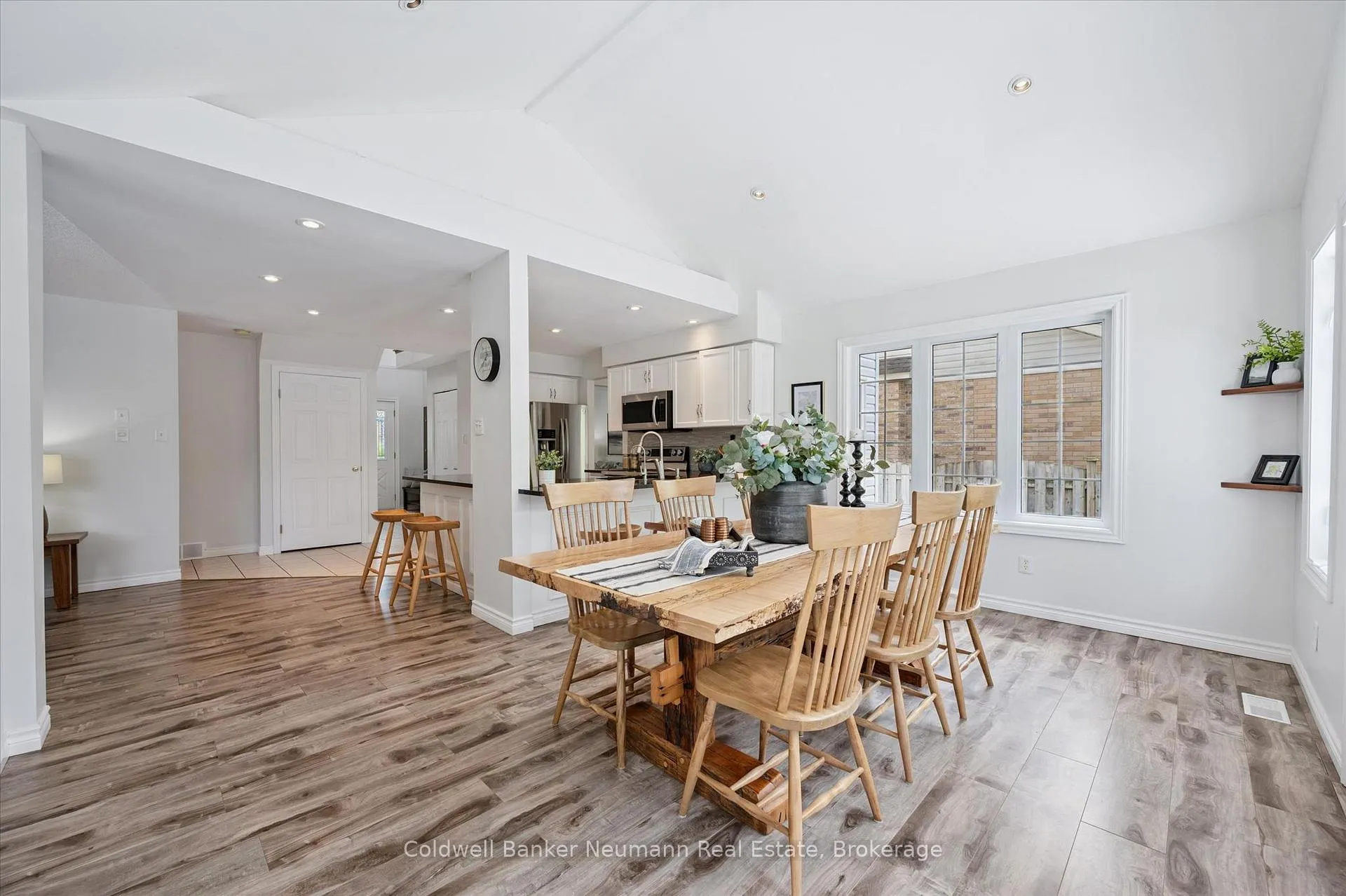 Photo 11 of 22 Sandpiper Drive, Guelph, Kortright Hills — HOMEH