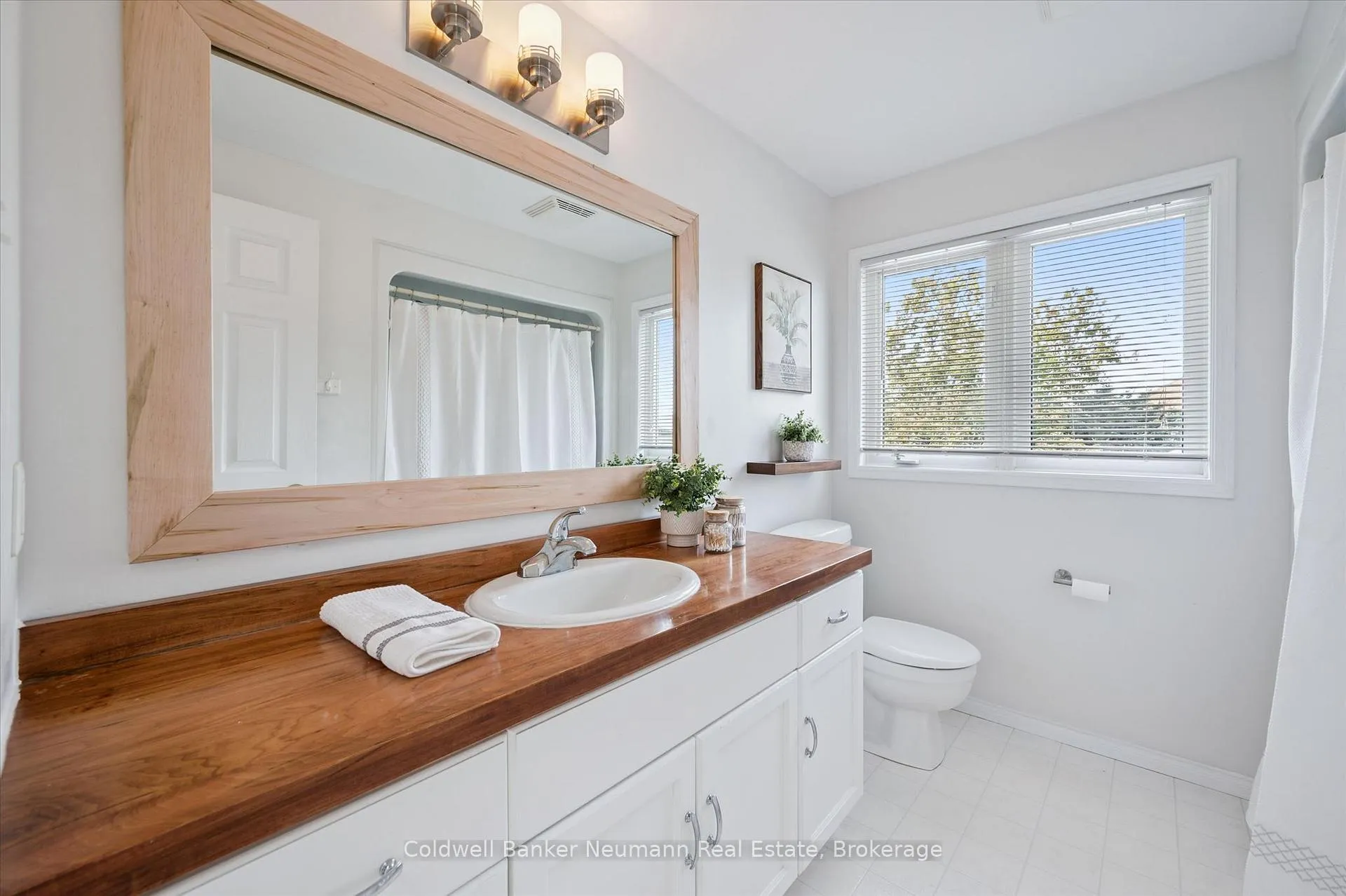 Photo 21 of 22 Sandpiper Drive, Guelph, Kortright Hills — HOMEH