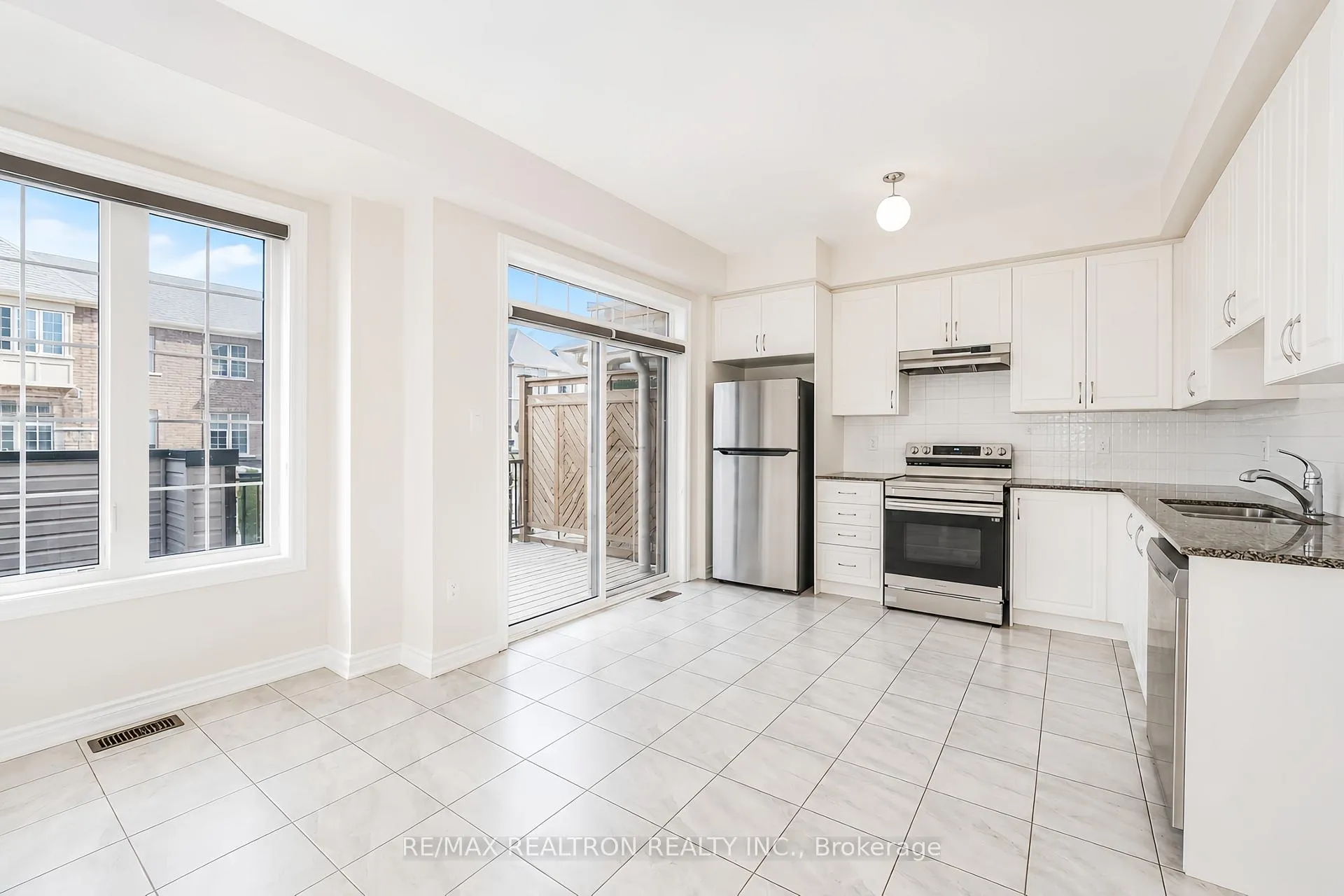 Photo 8 of 23 Kingfisher Way, Whitby, Lynde Creek — HOMEH