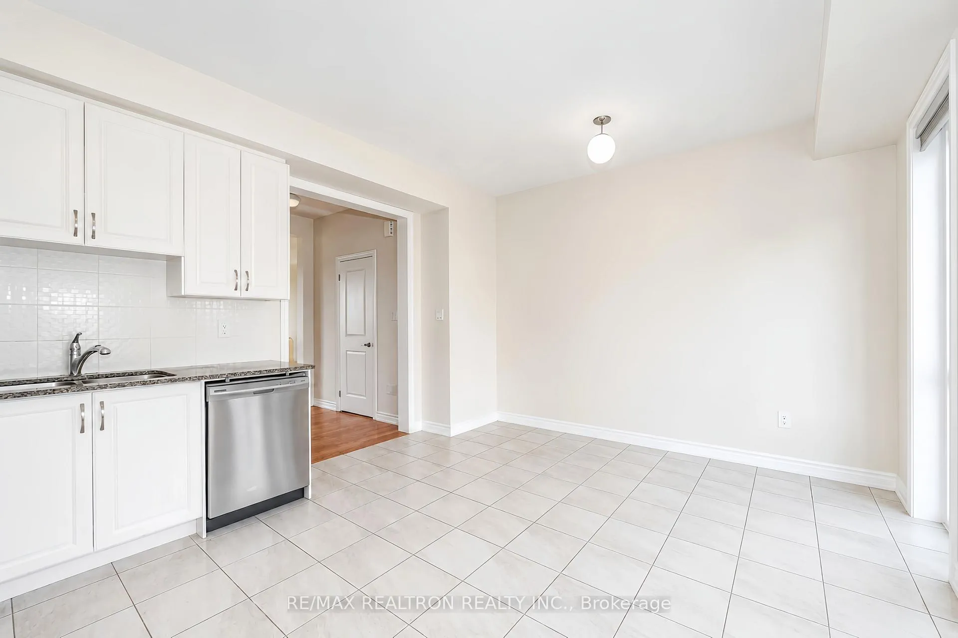 Photo 10 of 23 Kingfisher Way, Whitby, Lynde Creek — HOMEH