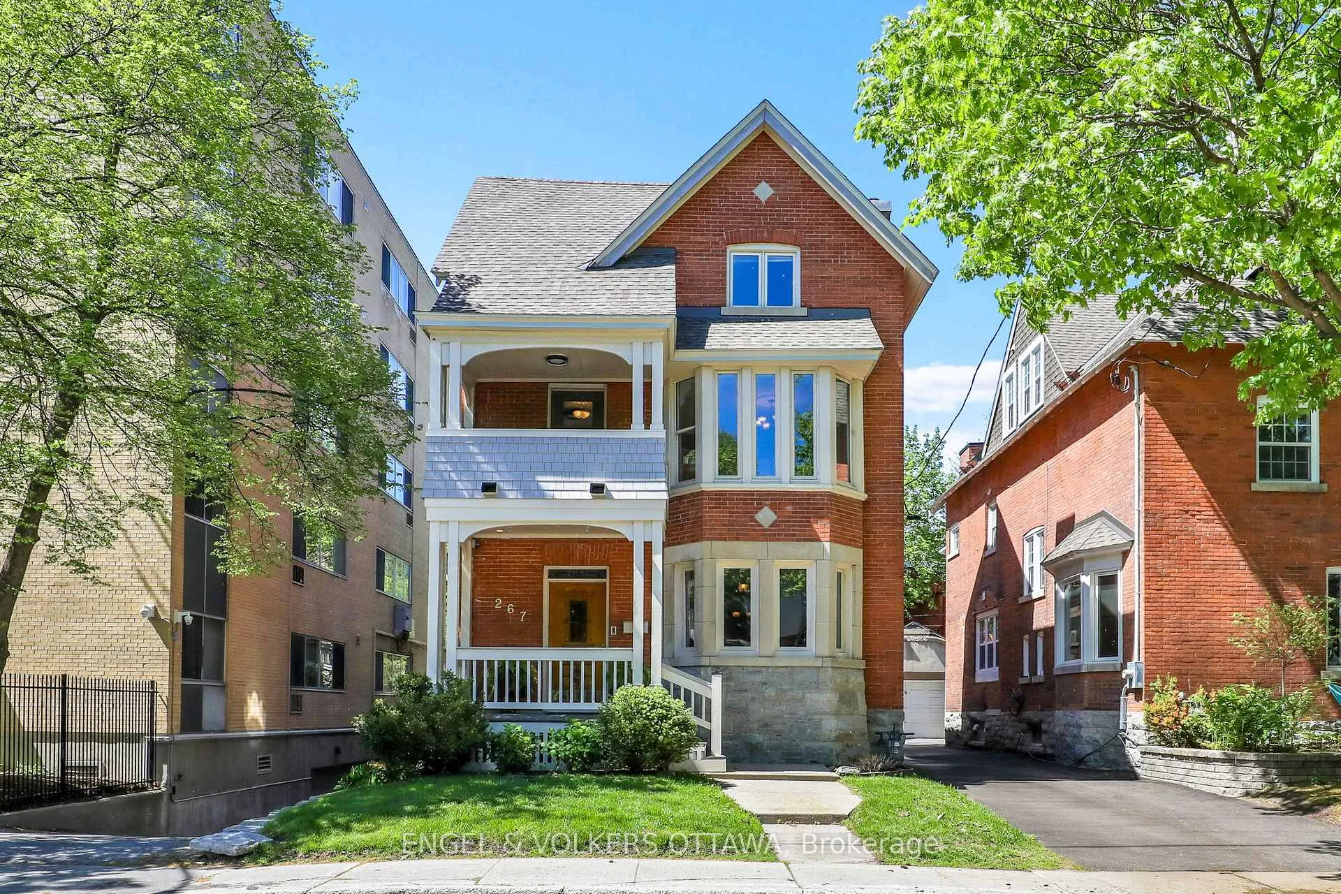 Front of 267 Stewart Street N
