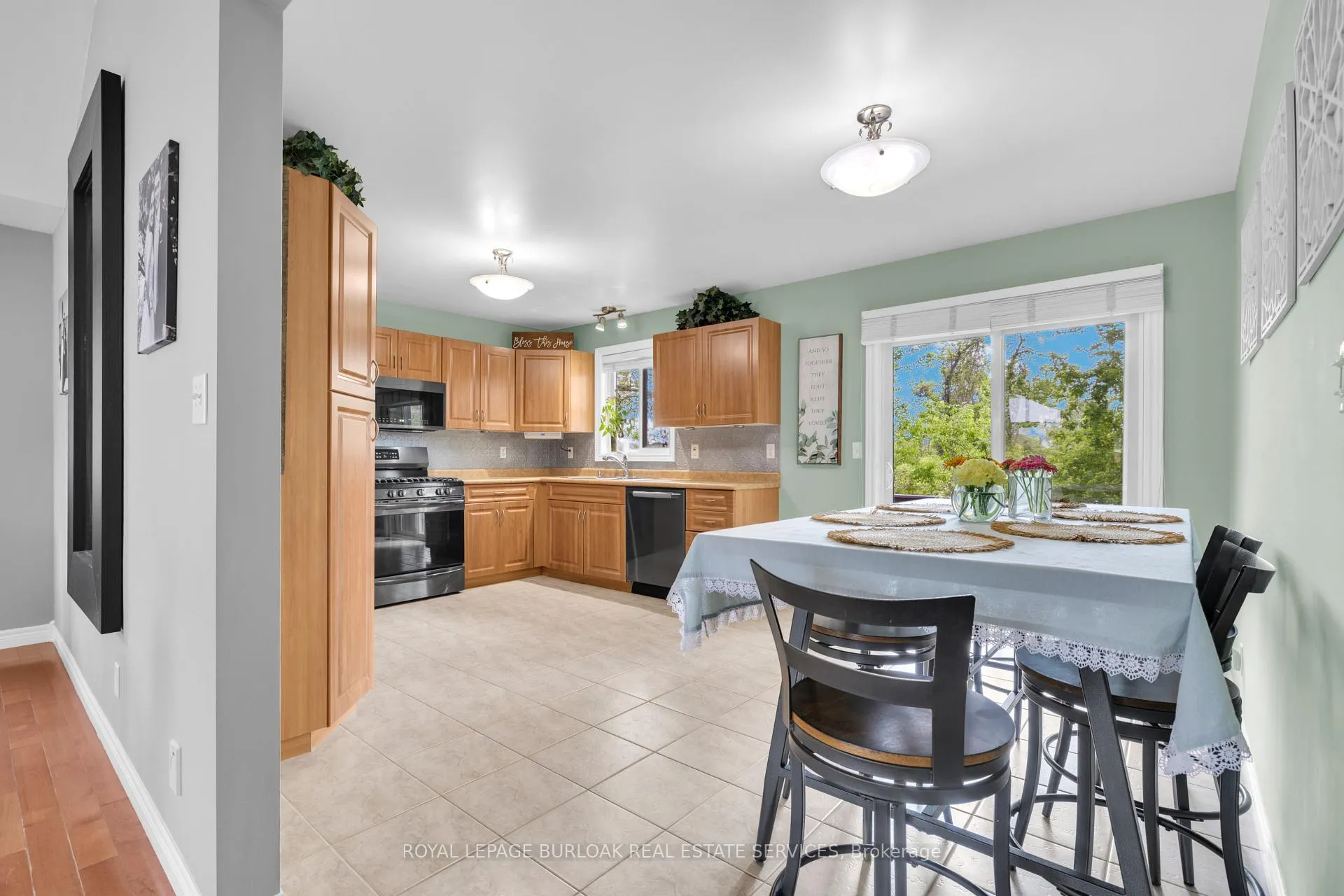 Photo 11 of 2227 St Clair Avenue, Windsor — HOMEH