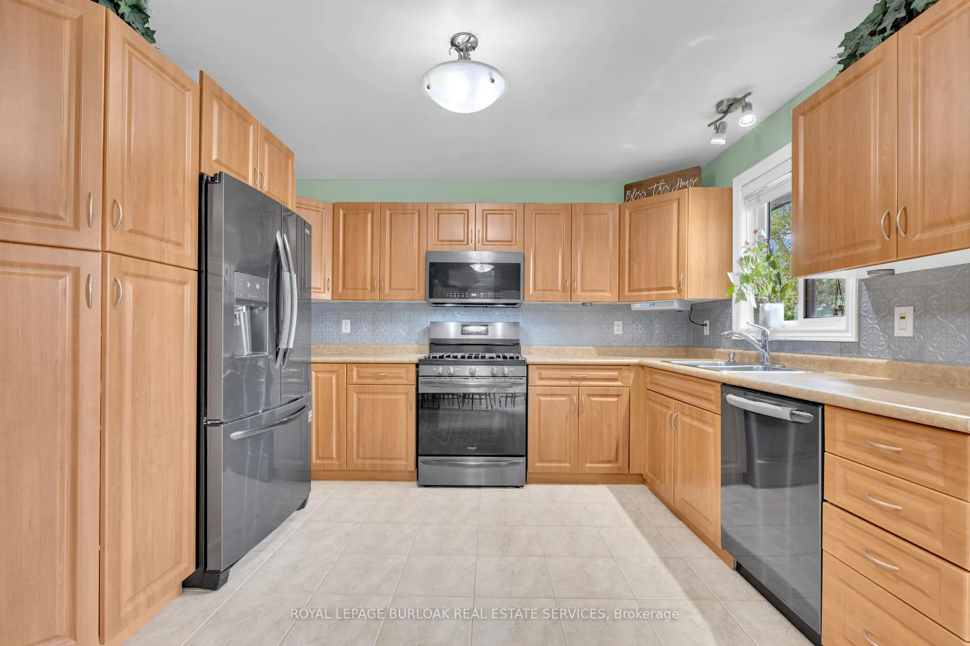 Photo 12 of 2227 St Clair Avenue, Windsor — HOMEH
