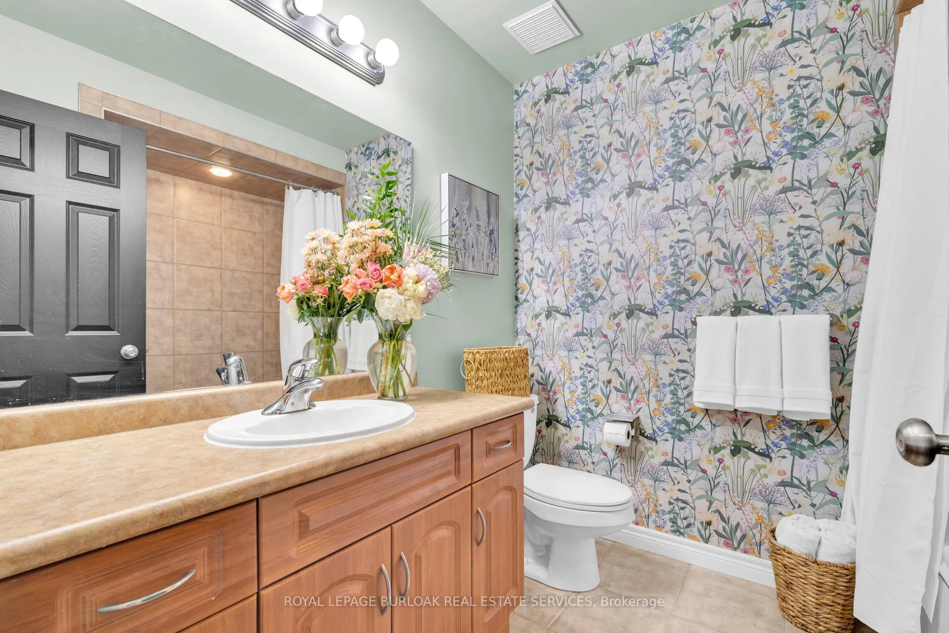 Photo 17 of 2227 St Clair Avenue, Windsor — HOMEH