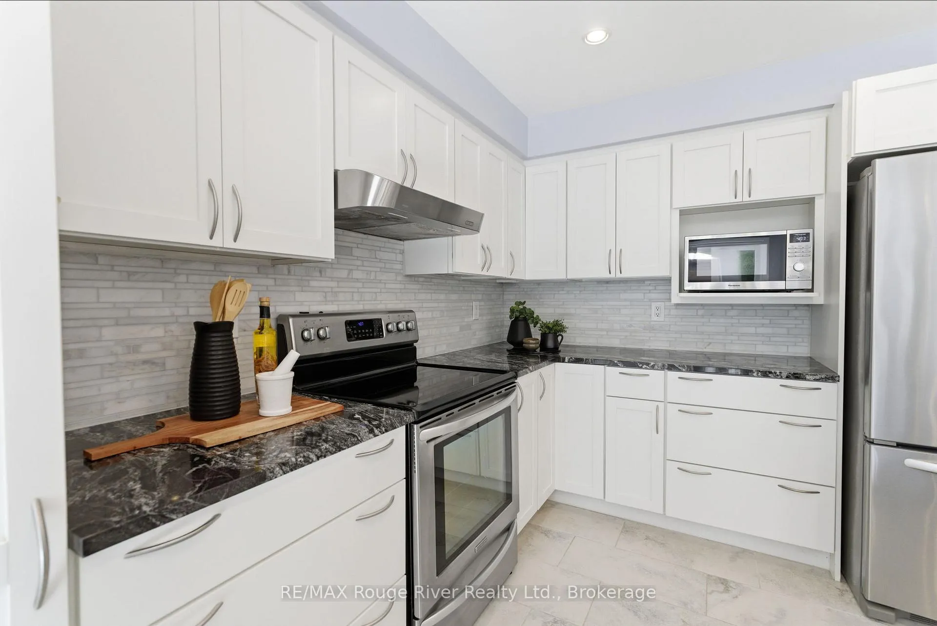 Photo 19 of 46 Wetherburn Drive, Whitby, Williamsburg — HOMEH