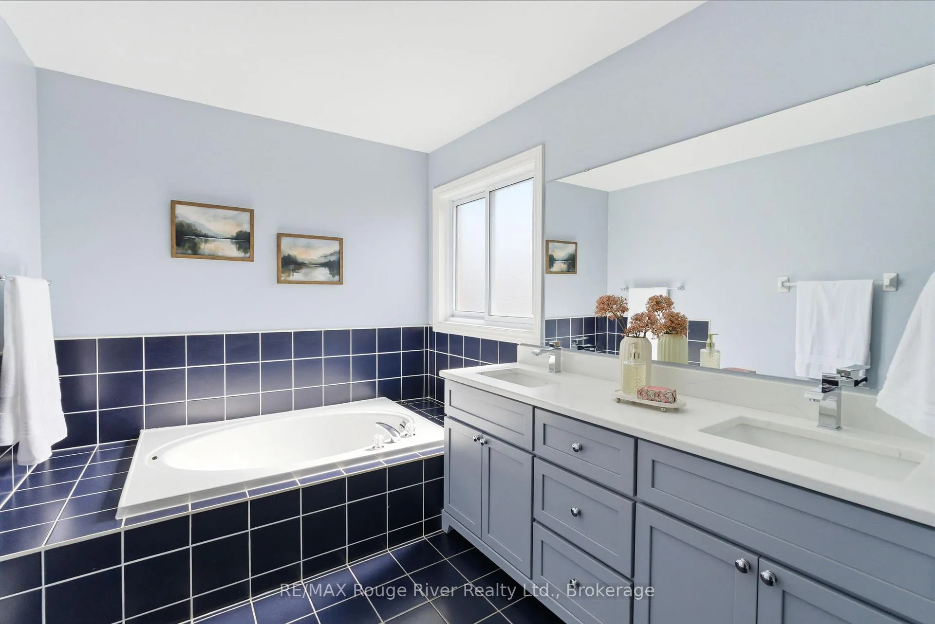 Photo 27 of 46 Wetherburn Drive, Whitby, Williamsburg — HOMEH
