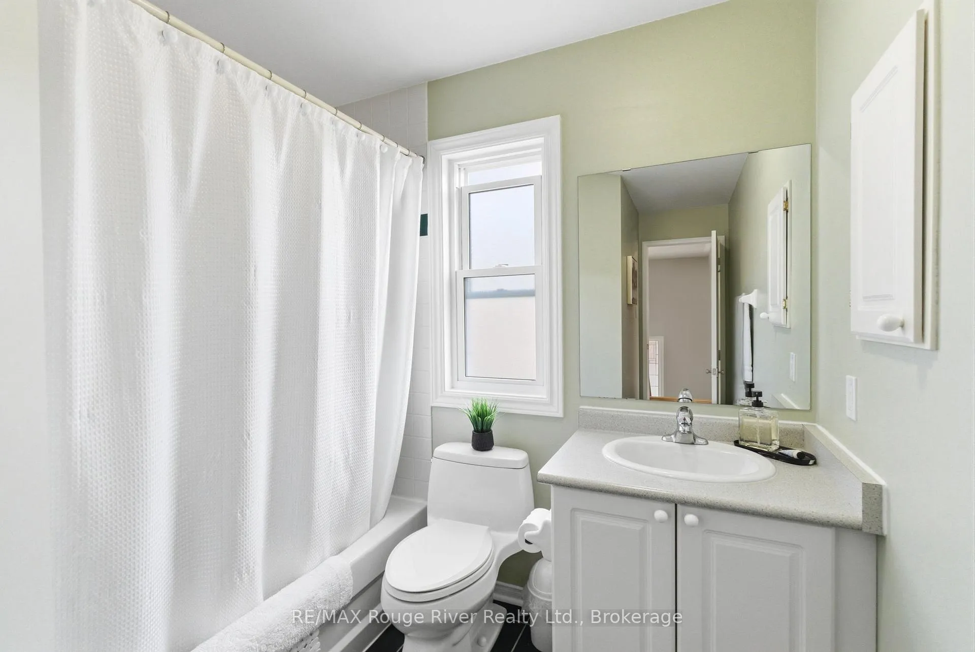Photo 35 of 46 Wetherburn Drive, Whitby, Williamsburg — HOMEH