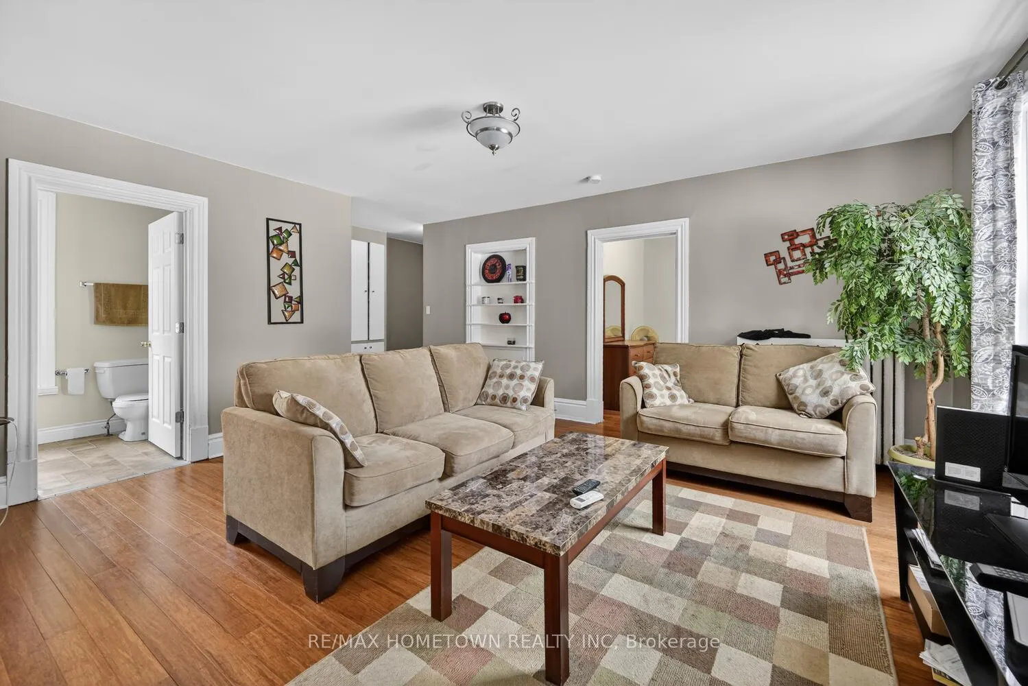 Photo 10 of 61 Pearl Street E, Brockville — HOMEH