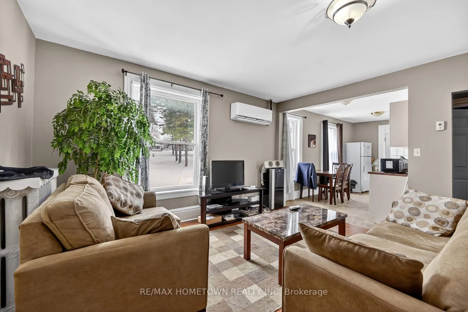 Photo 11 of 61 Pearl Street E, Brockville — HOMEH
