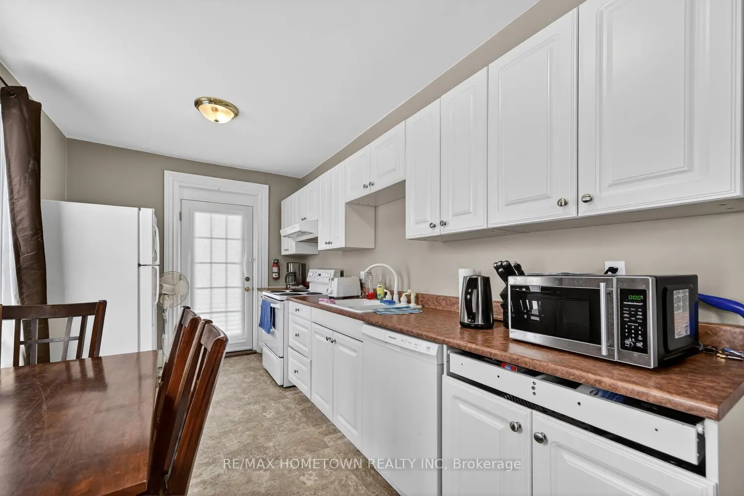 Photo 12 of 61 Pearl Street E, Brockville — HOMEH