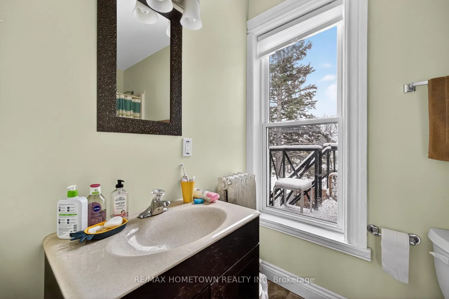 Photo 15 of 61 Pearl Street E, Brockville — HOMEH