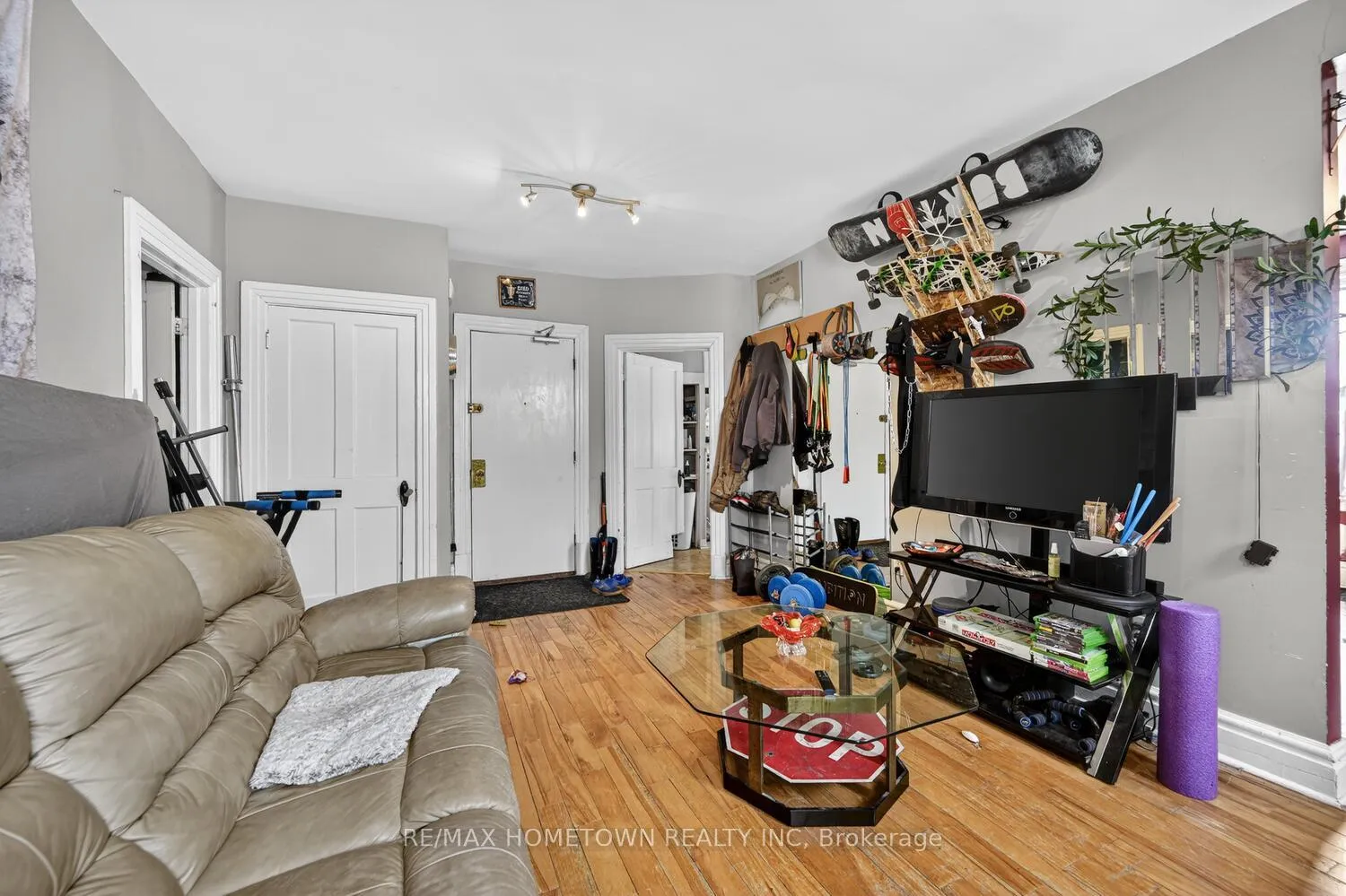 Photo 24 of 61 Pearl Street E, Brockville — HOMEH