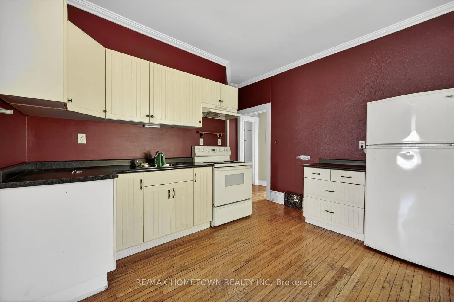 Photo 31 of 61 Pearl Street E, Brockville — HOMEH