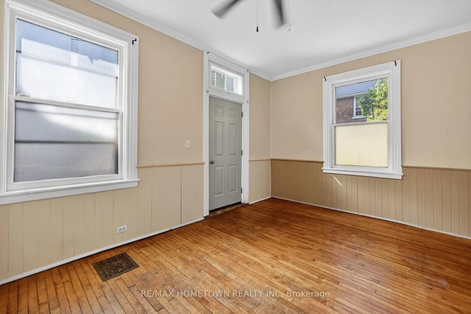 Photo 32 of 61 Pearl Street E, Brockville — HOMEH