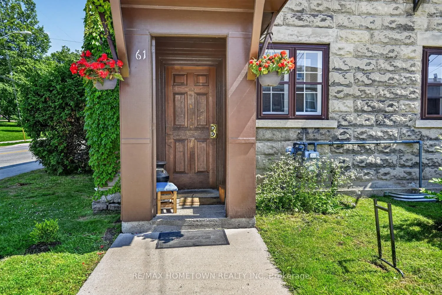 Photo 3 of 61 Pearl Street E, Brockville — HOMEH