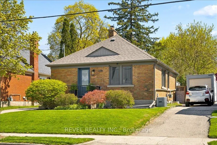 Photo 4 of 256 Bowman Street, Waterloo — HOMEH
