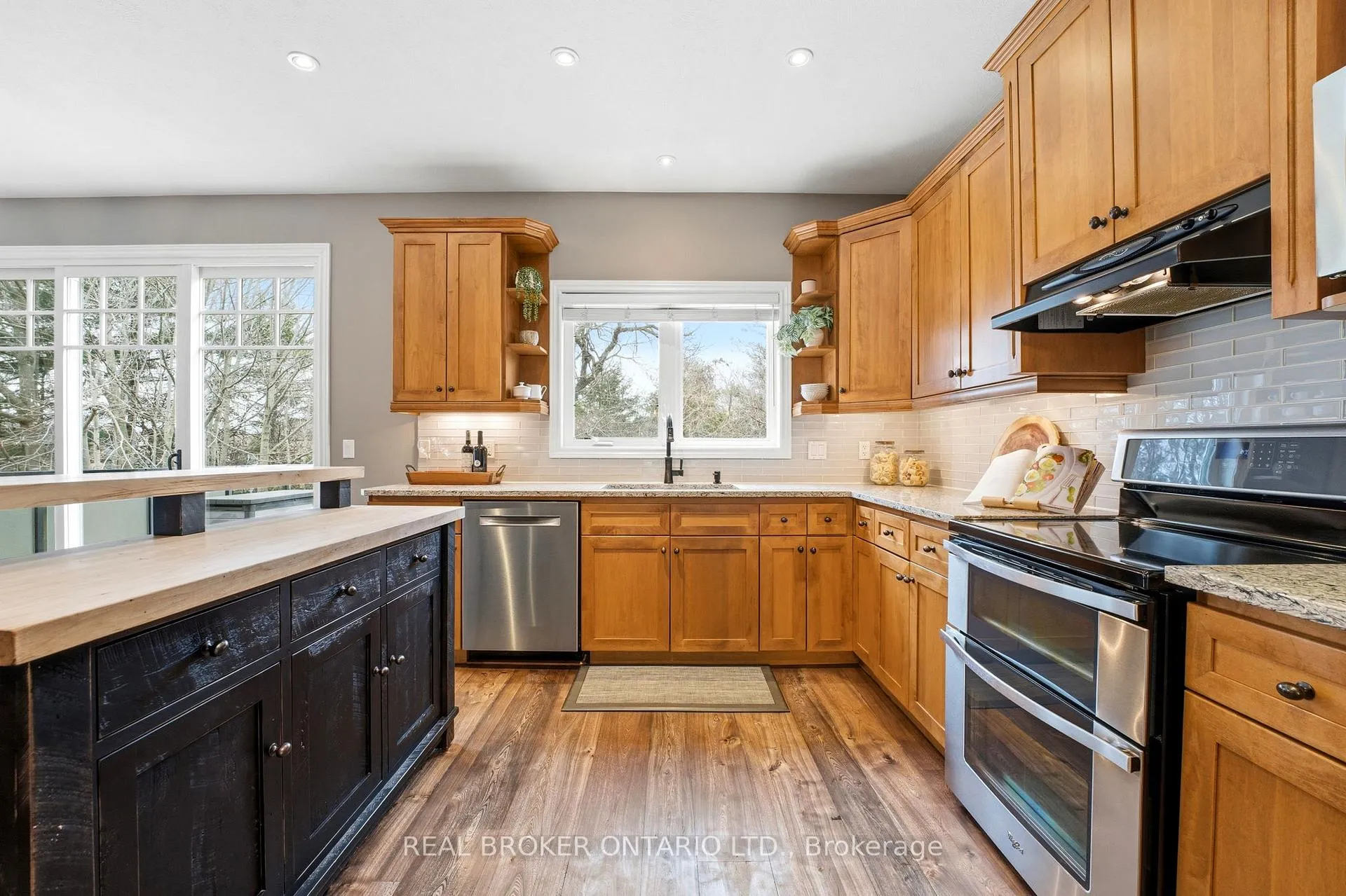Photo 8 of 20 Cottonwood Crescent, Cambridge, Fiddlesticks — HOMEH