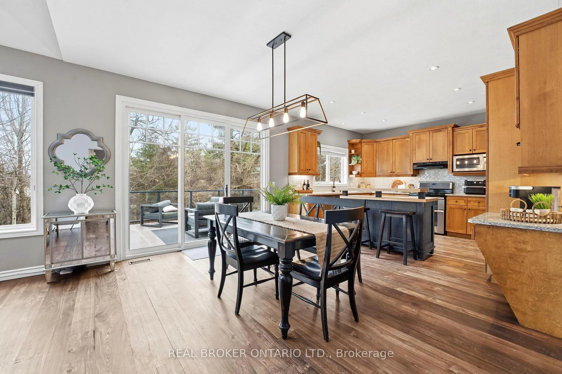 Photo 11 of 20 Cottonwood Crescent, Cambridge, Fiddlesticks — HOMEH