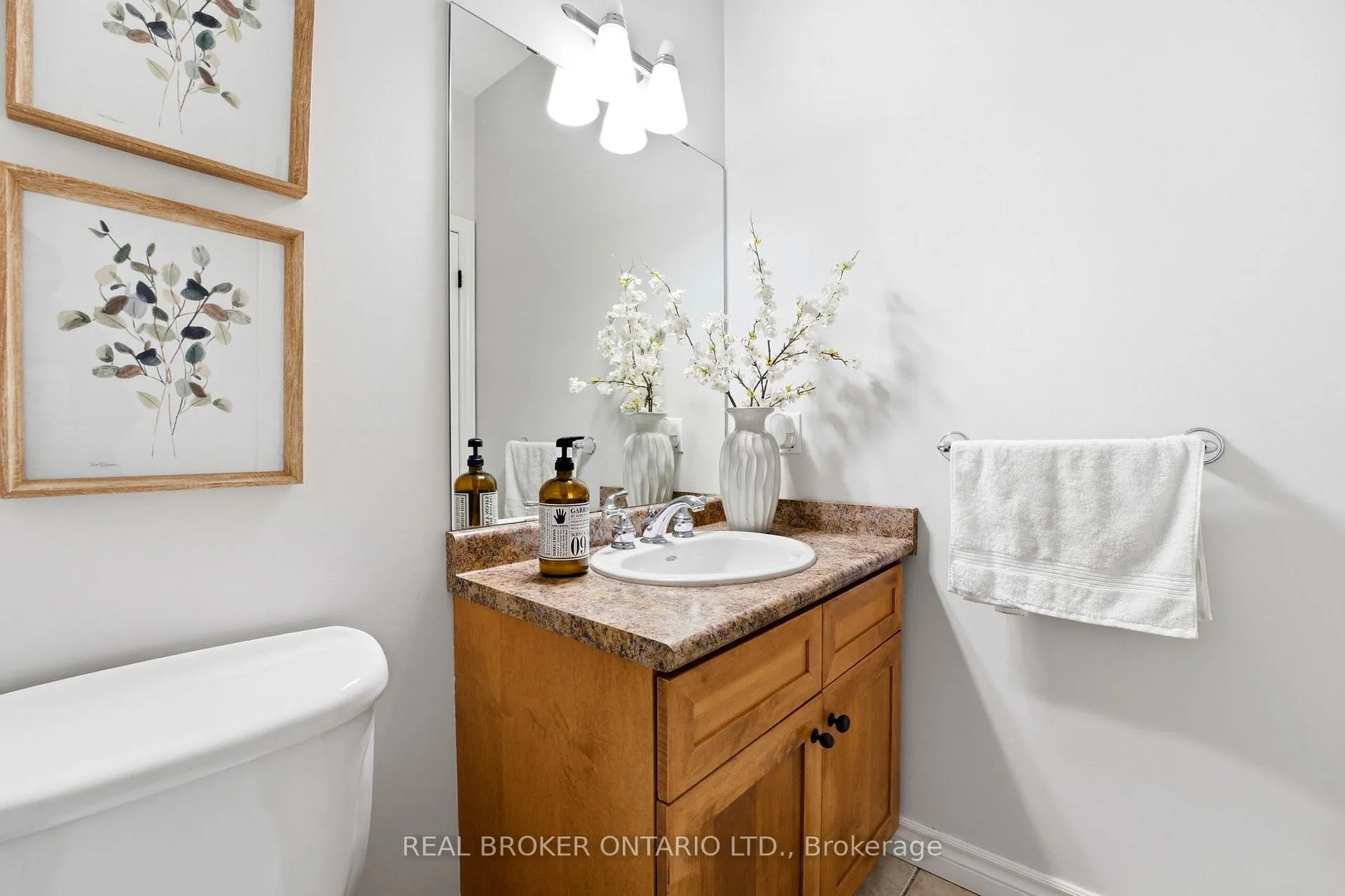 Photo 15 of 20 Cottonwood Crescent, Cambridge, Fiddlesticks — HOMEH