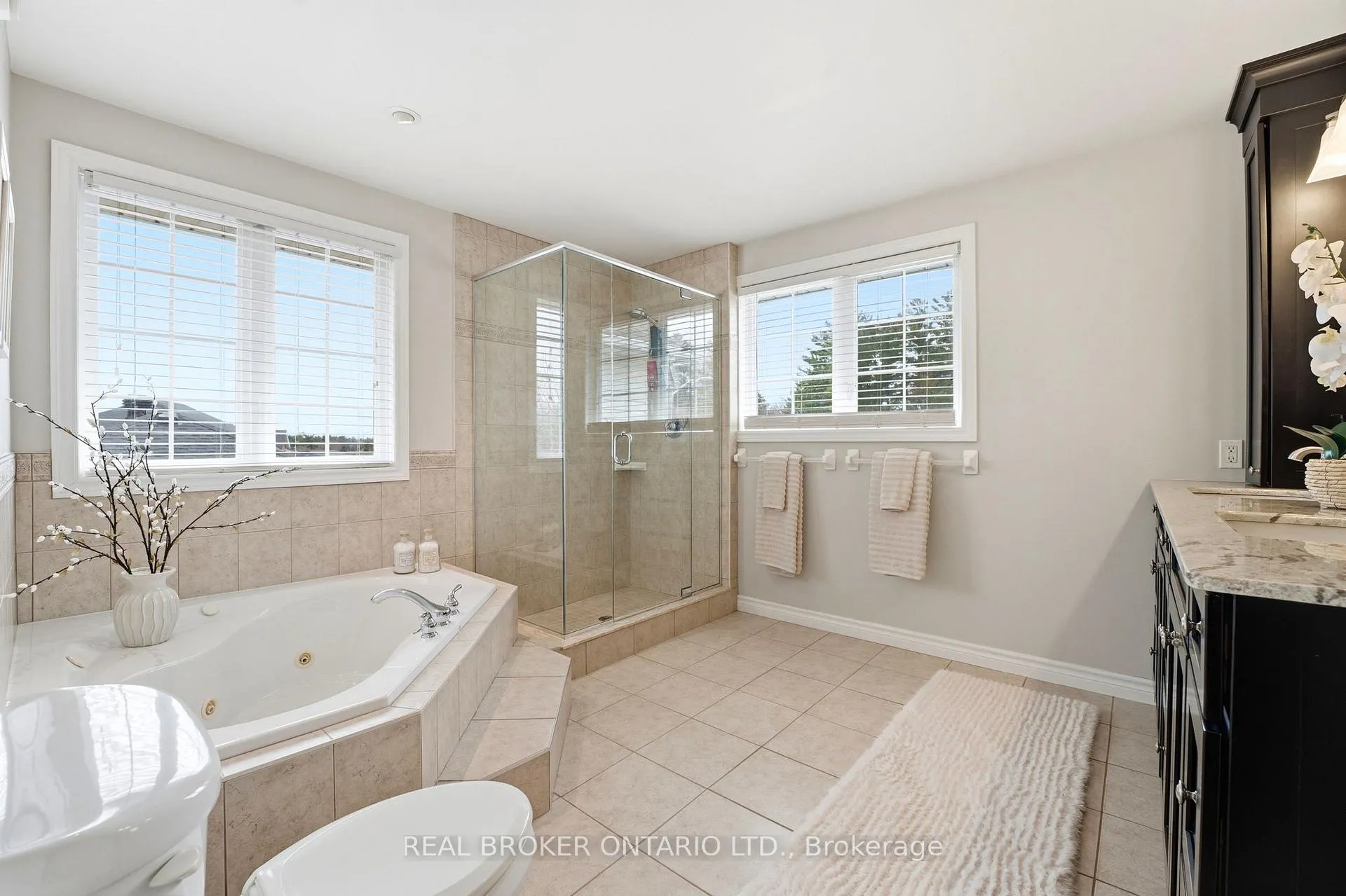 Photo 18 of 20 Cottonwood Crescent, Cambridge, Fiddlesticks — HOMEH