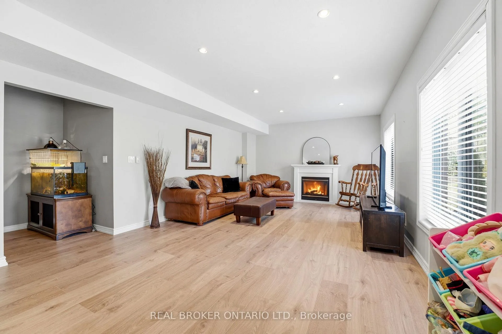 Photo 24 of 20 Cottonwood Crescent, Cambridge, Fiddlesticks — HOMEH