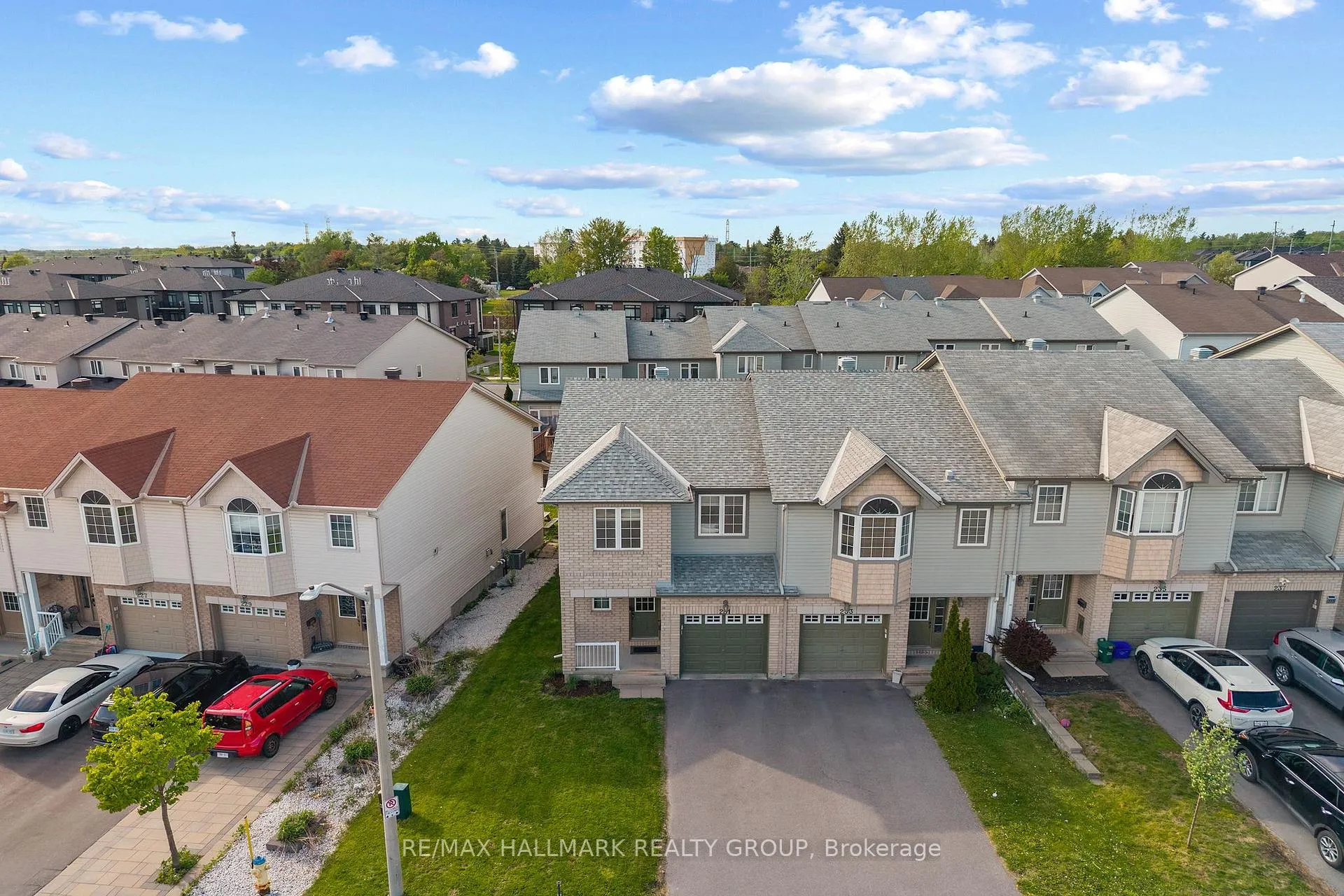 Photo 5 of 231 Rolling Meadow Crescent, Ottawa, Mer Bleue/Bradley Estates/Anderson Park — HOMEH