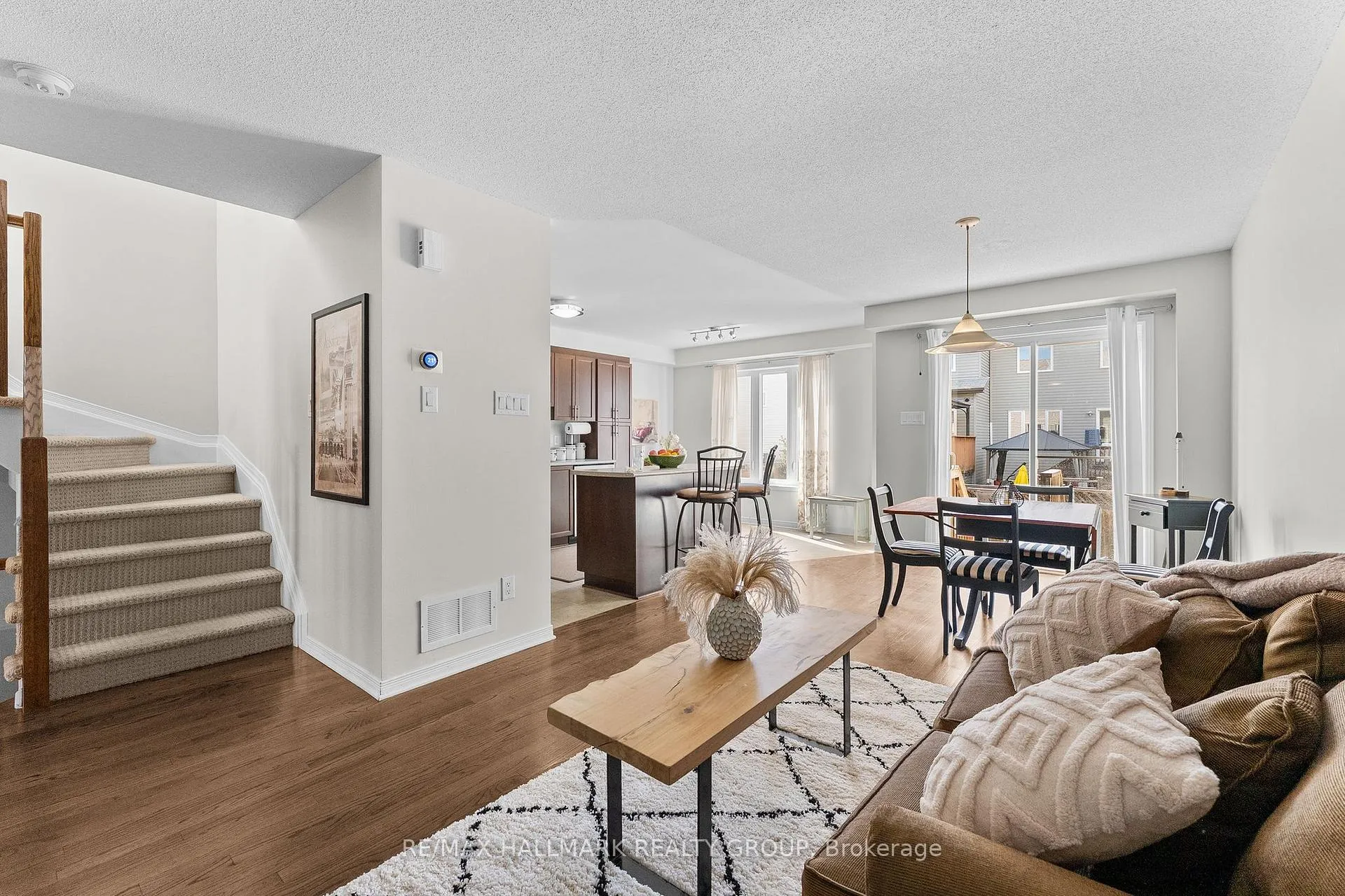 Photo 12 of 231 Rolling Meadow Crescent, Ottawa, Mer Bleue/Bradley Estates/Anderson Park — HOMEH